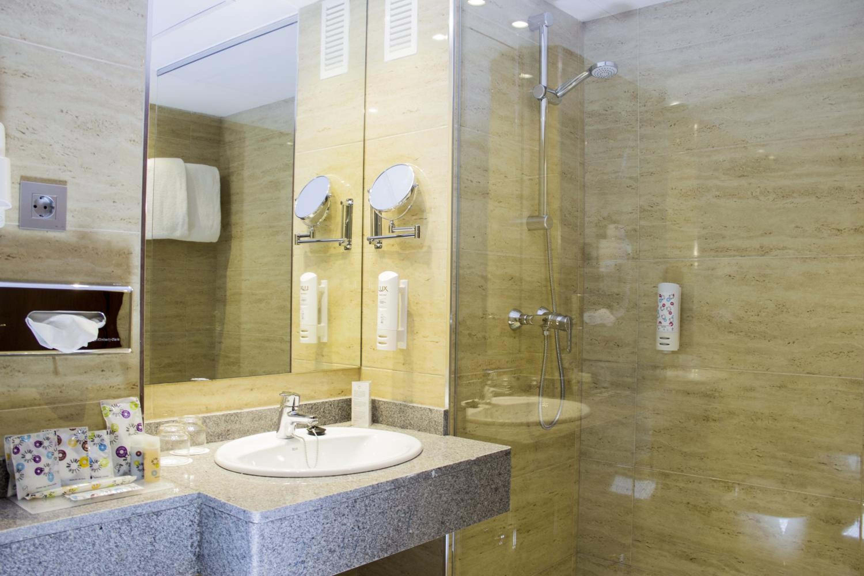 Twin Room (1-2 Adults) - Photo 3