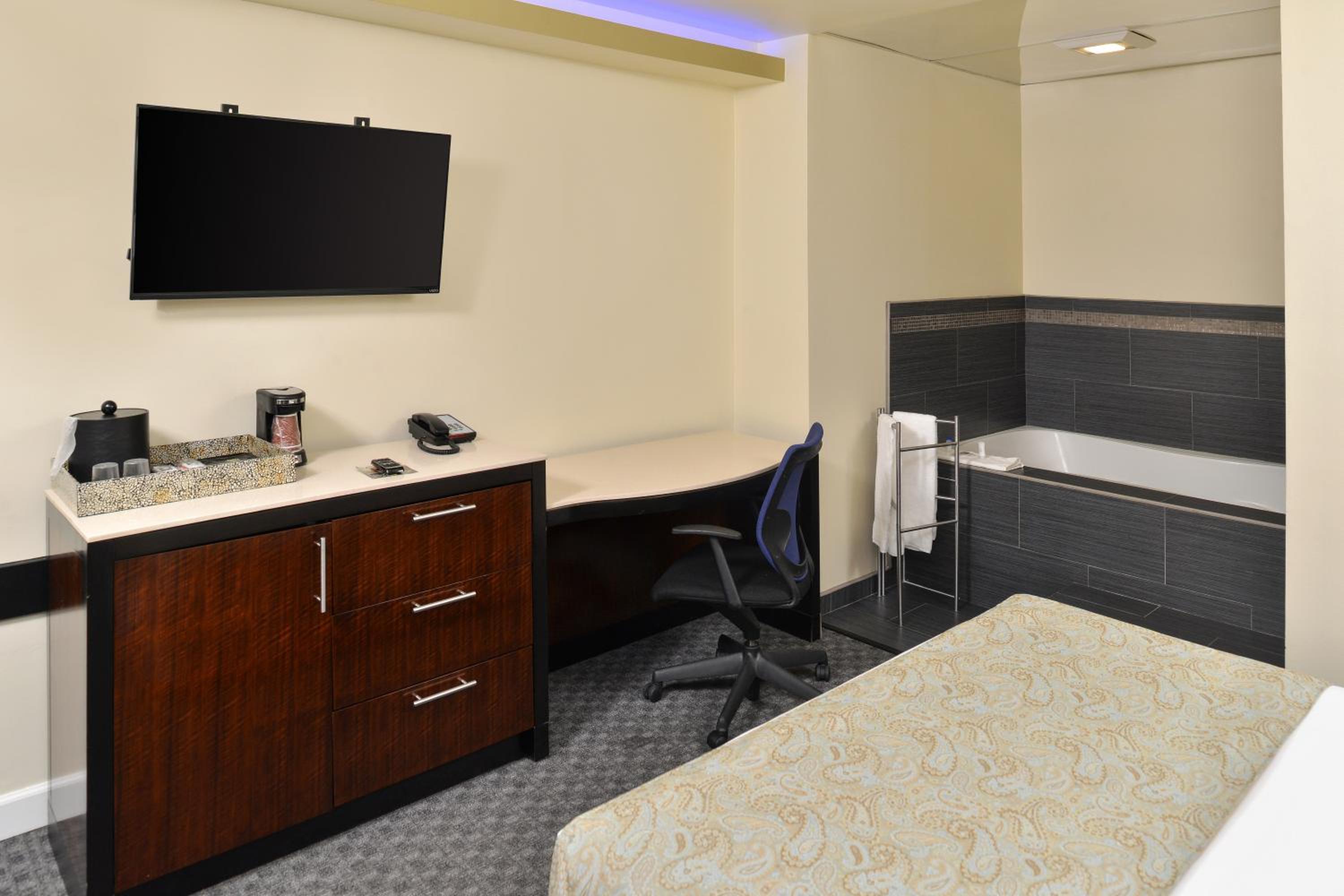 Queen Room with Spa Bath - Non Smoking - Photo 6