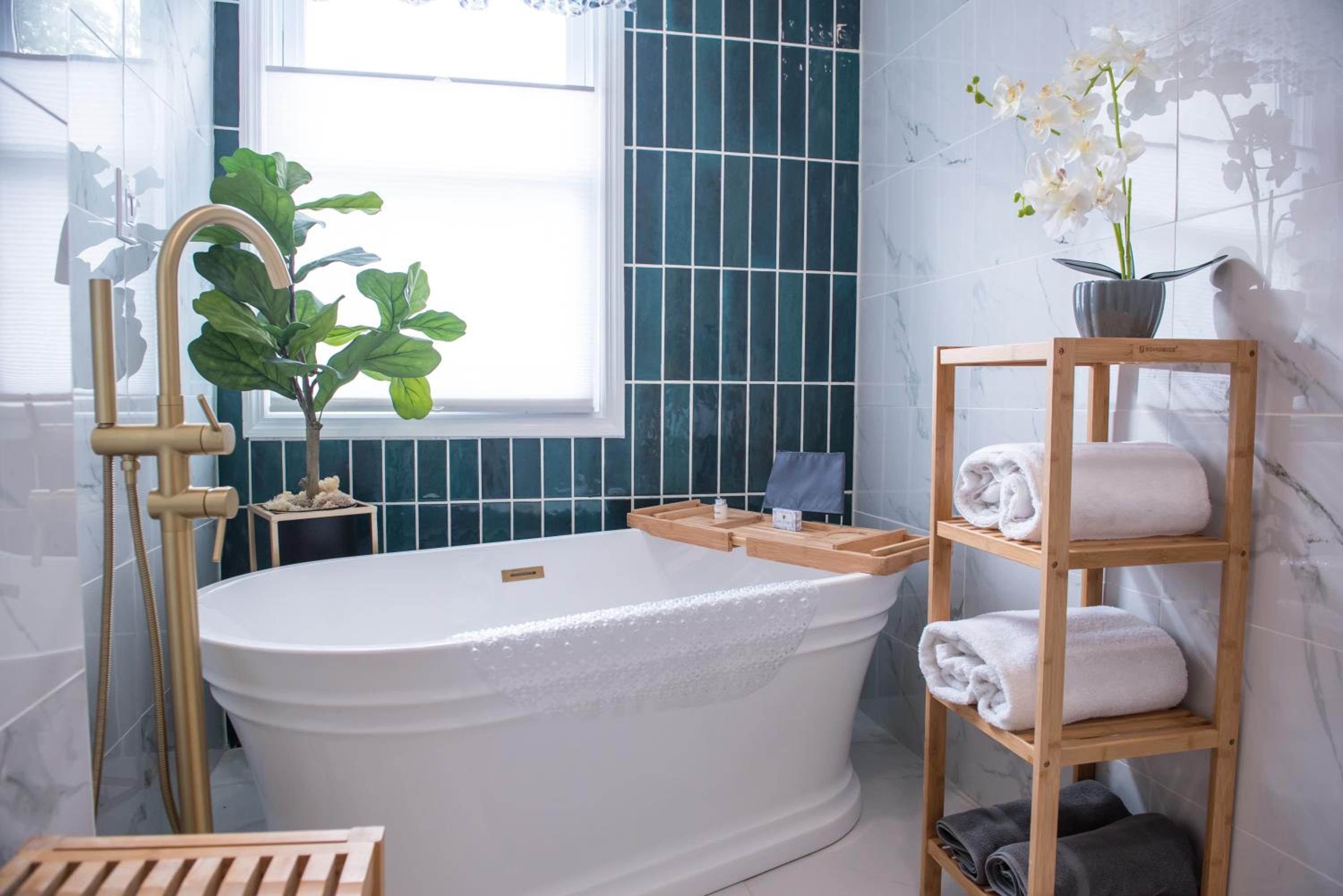 Deluxe Suite with Spa Bath photo 2