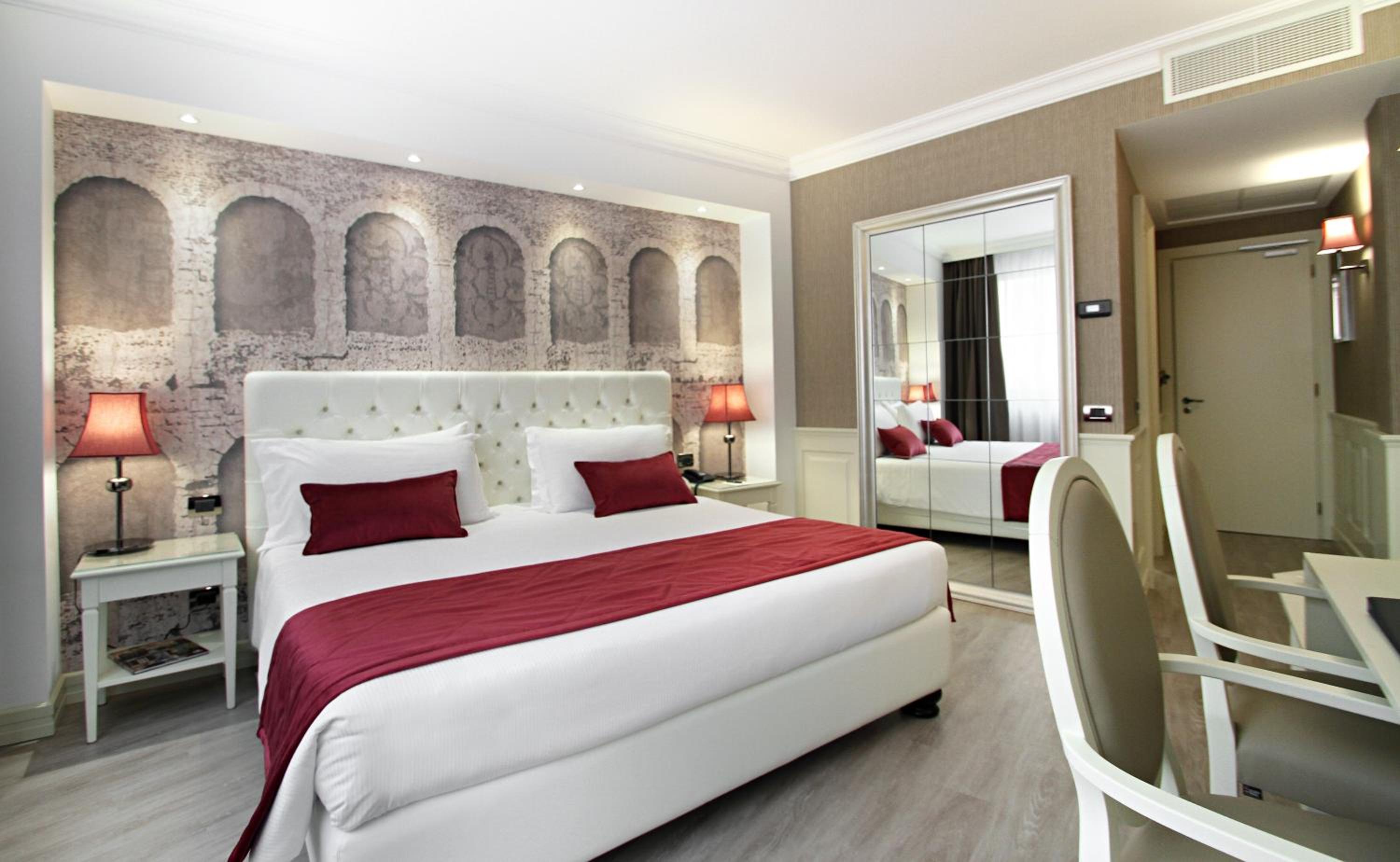 Deluxe Double Room - Photo 9