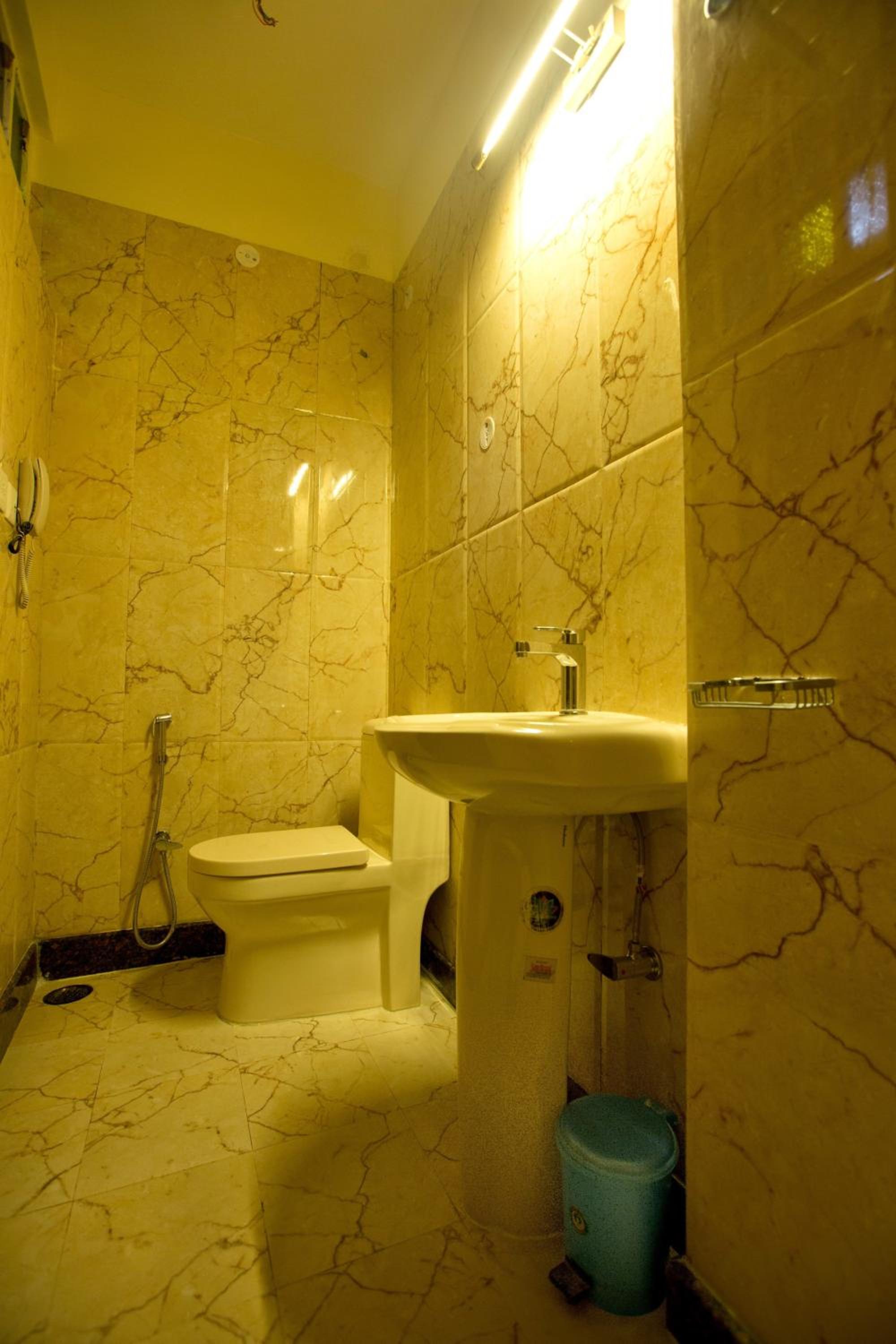 Superior Triple Room  - 10% off on SURA Cocktails & Cuisines, Enjoy Live Music, Welcome Drink on Arrival and Free Pickup from Railway Station - Photo 7