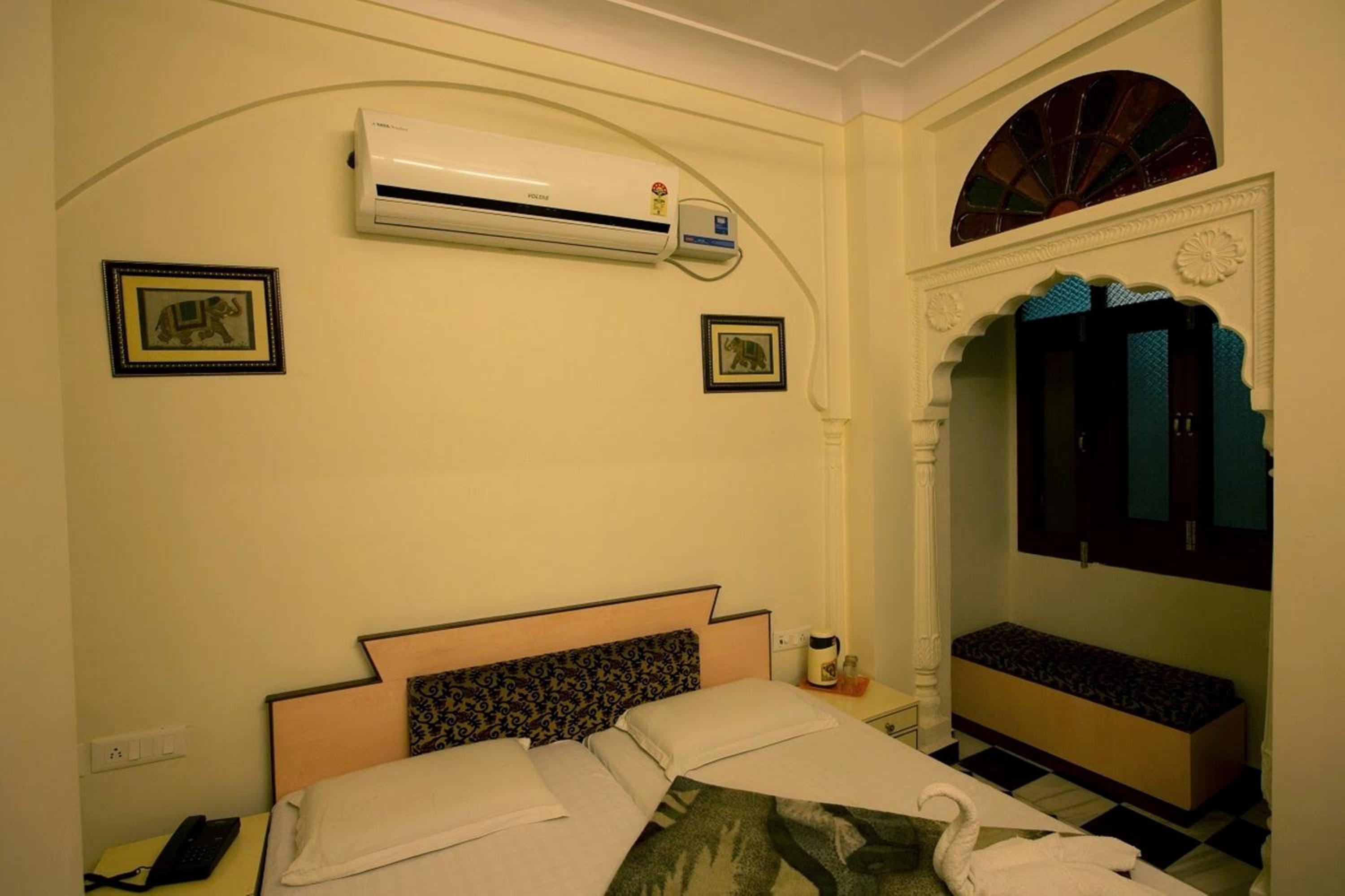 Standard Double Room - 10% off on SURA Cocktails & Cuisines, Enjoy Live Music, Welcome Drink on Arrival and Free Pickup from Railway Station - Photo 3