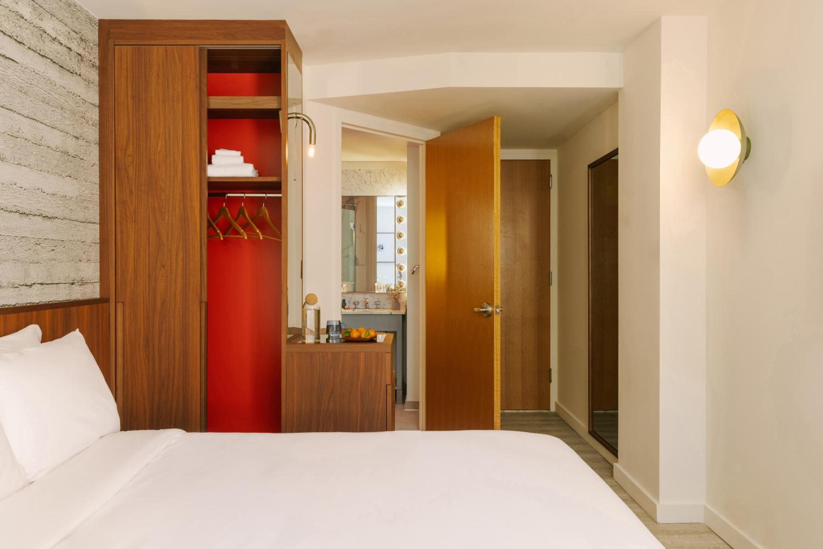 Superior King Room photo 2