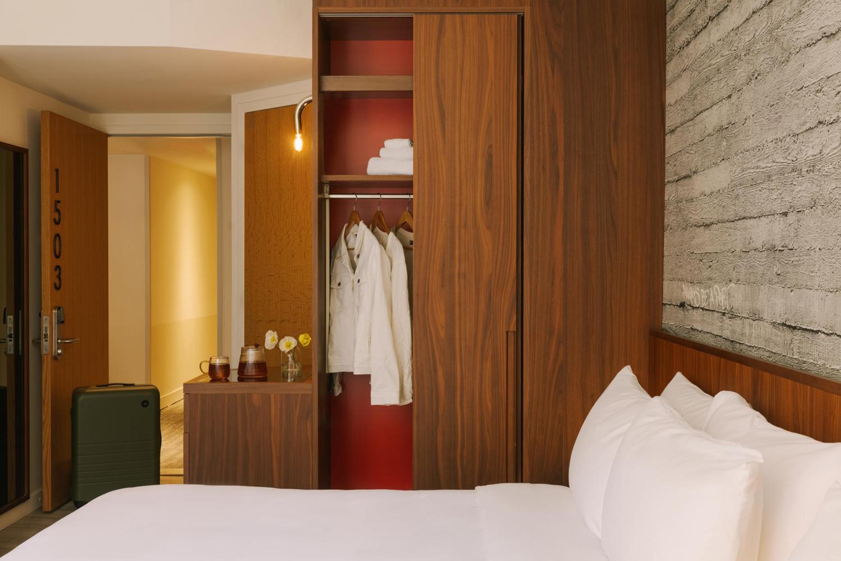 Double Room With Two Double Beds photo 3