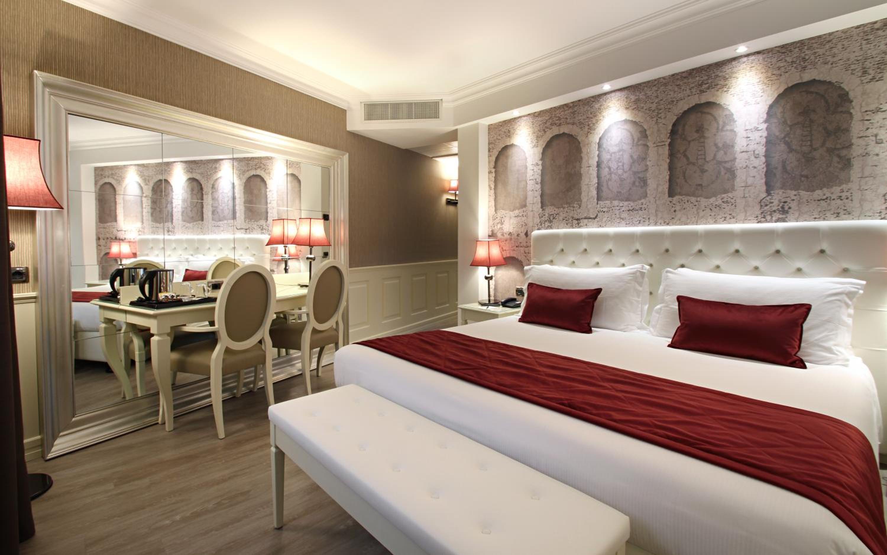 Deluxe Junior Suite - Photo 1