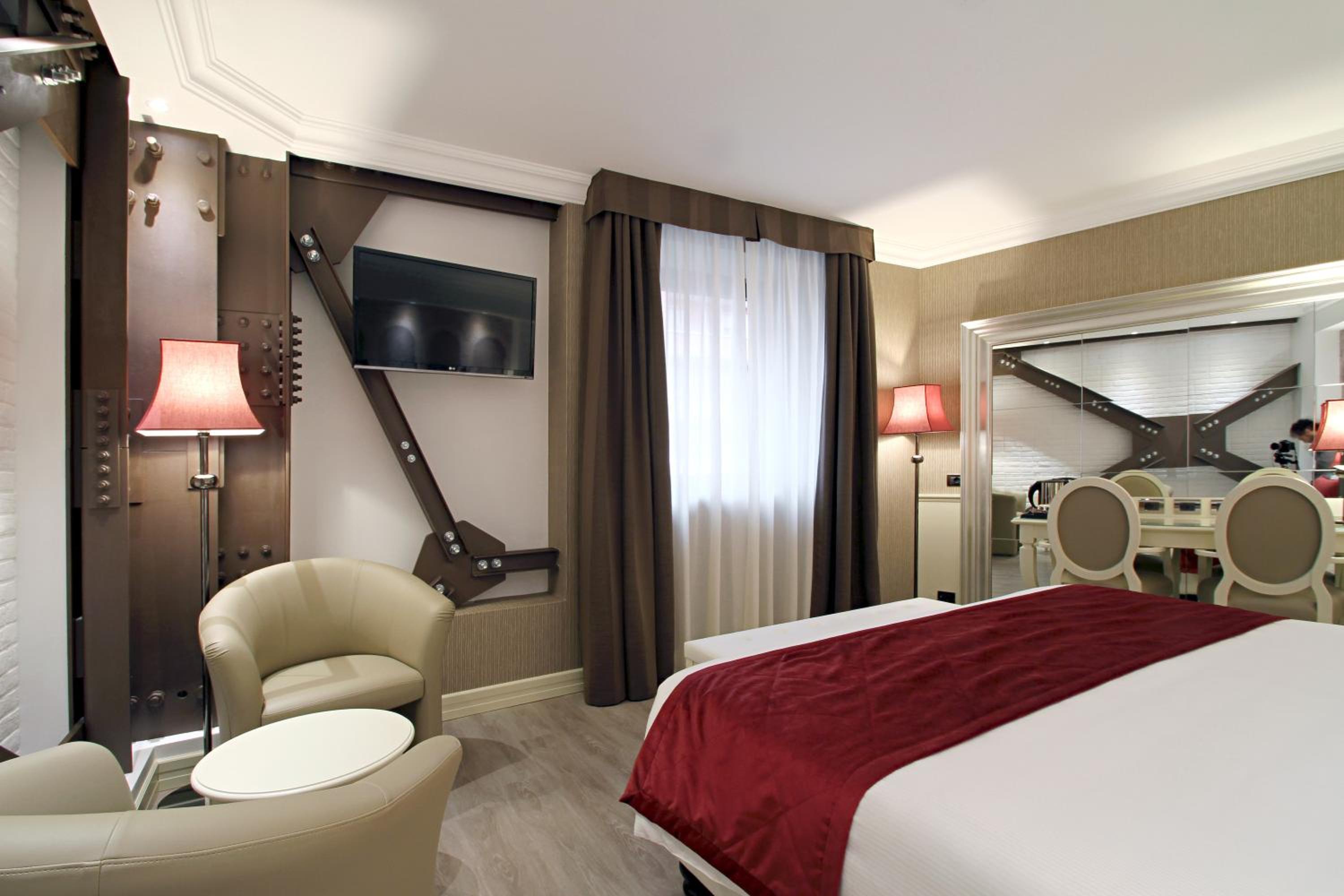 Deluxe Junior Suite - Photo 3