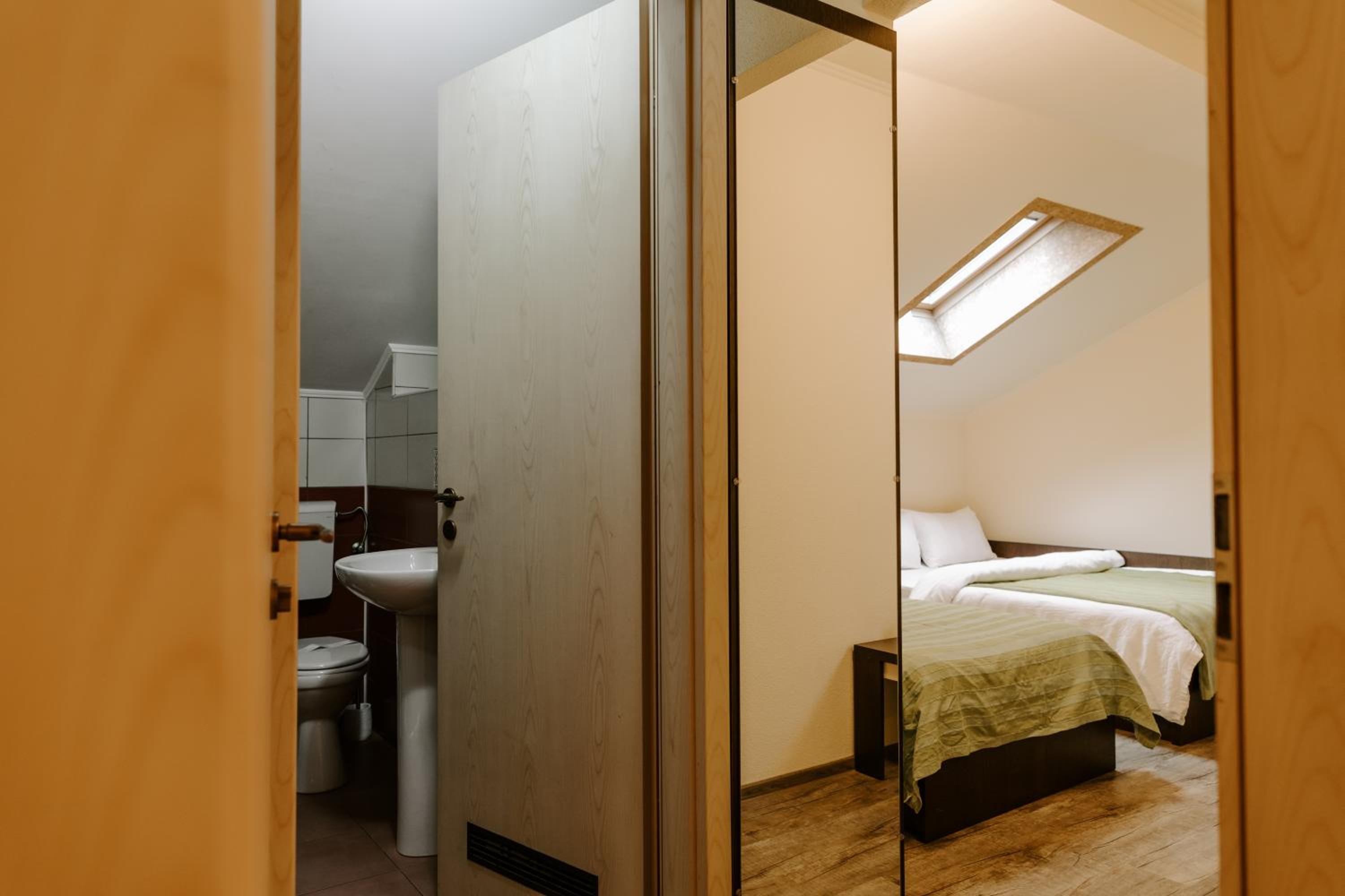 Economy Double or Twin Room - Photo 12