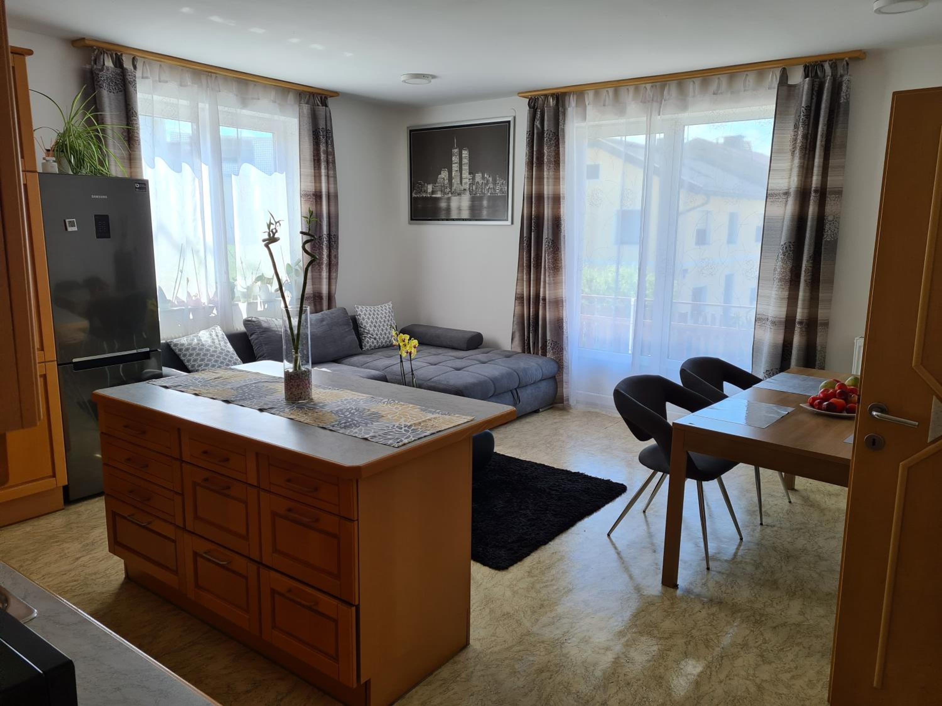 One-Bedroom Apartment photo 1