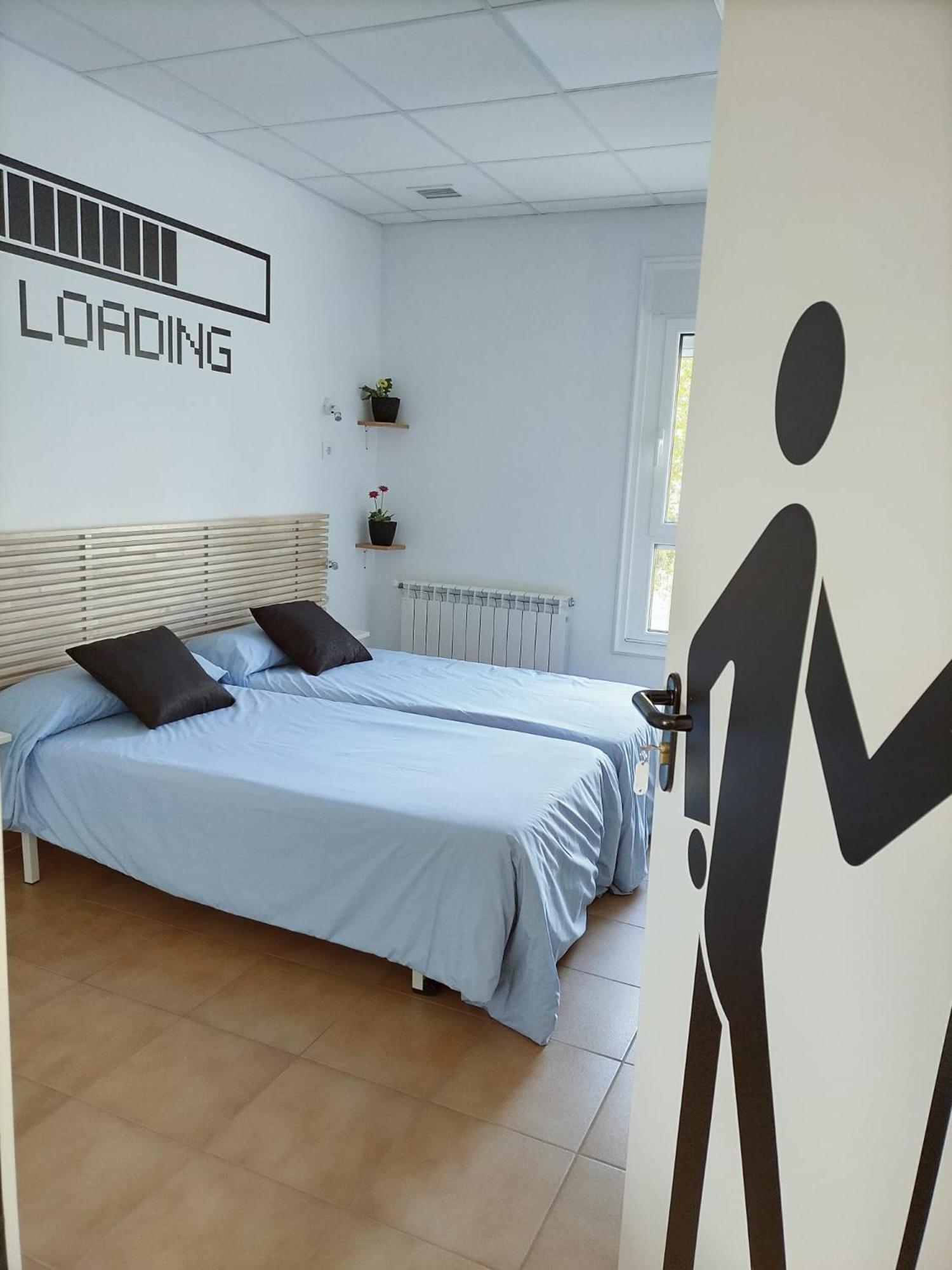 Twin Room with Private Bathroom photo 3