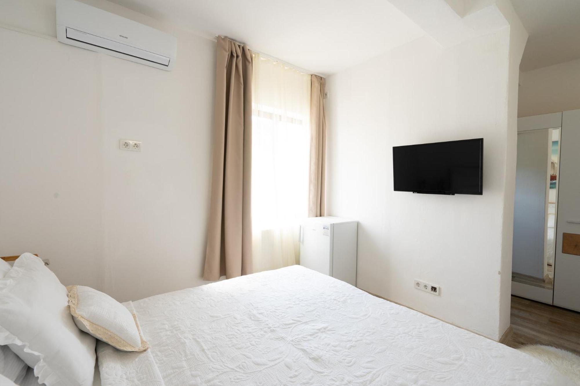 Standard King Room - Photo 2