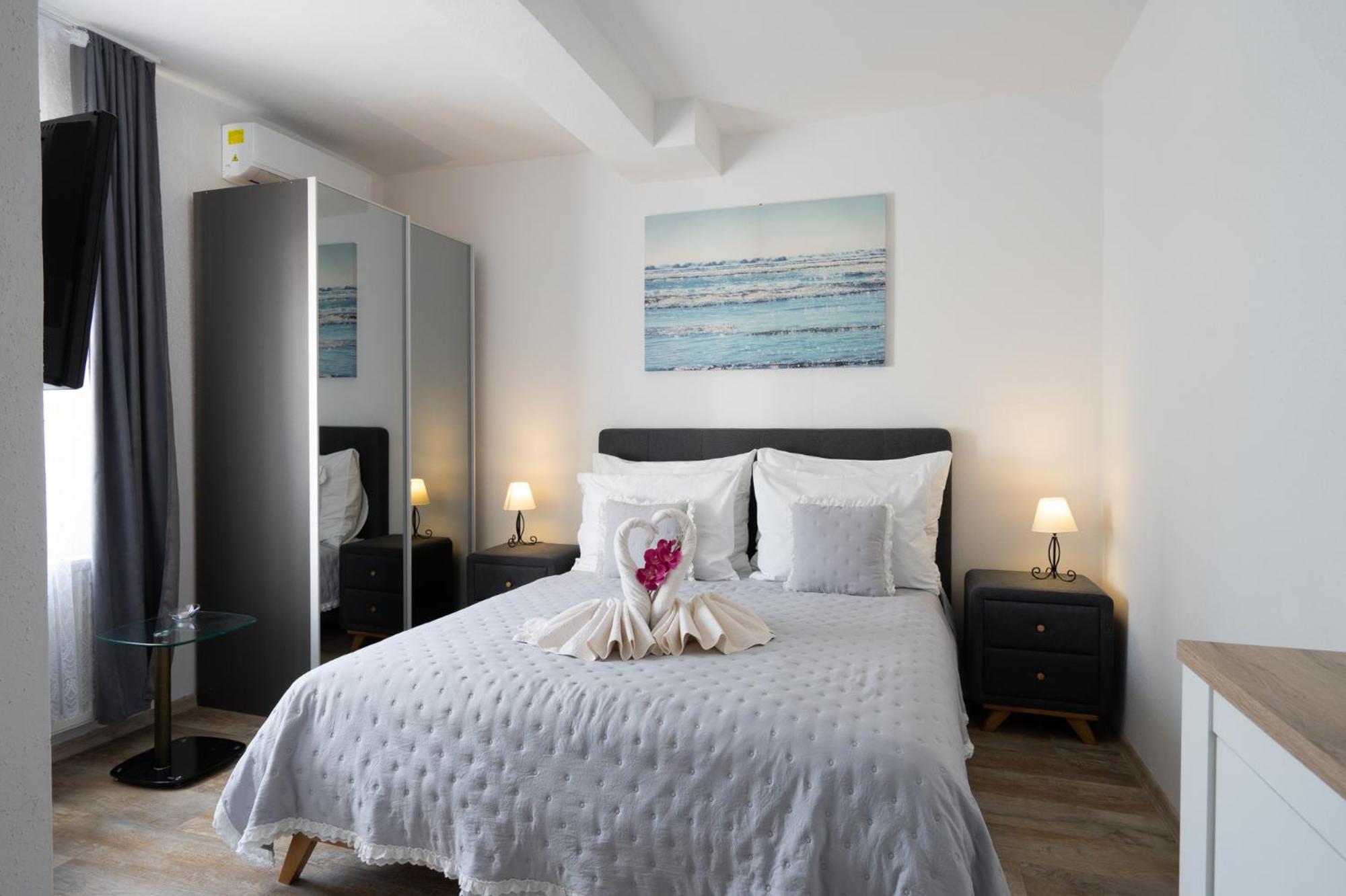 Standard King Room - Photo 1