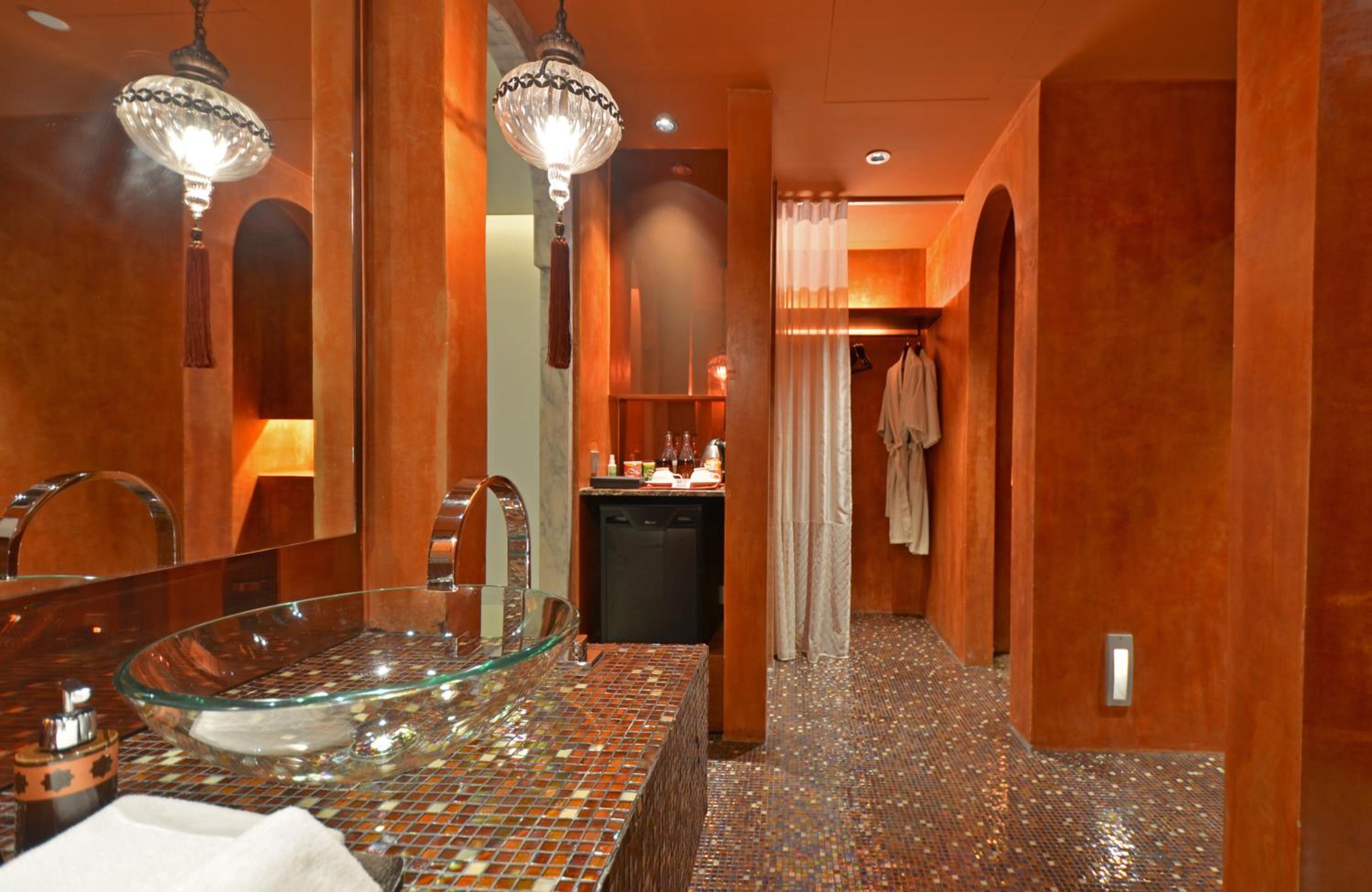 Fountain Pool Suite - Photo 8