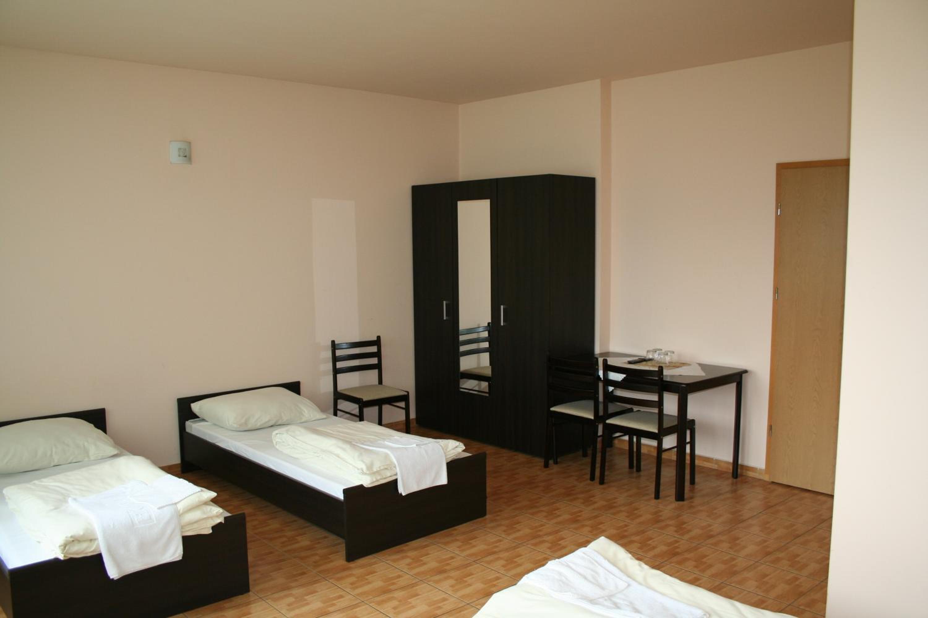 Quadruple Room - Photo 3
