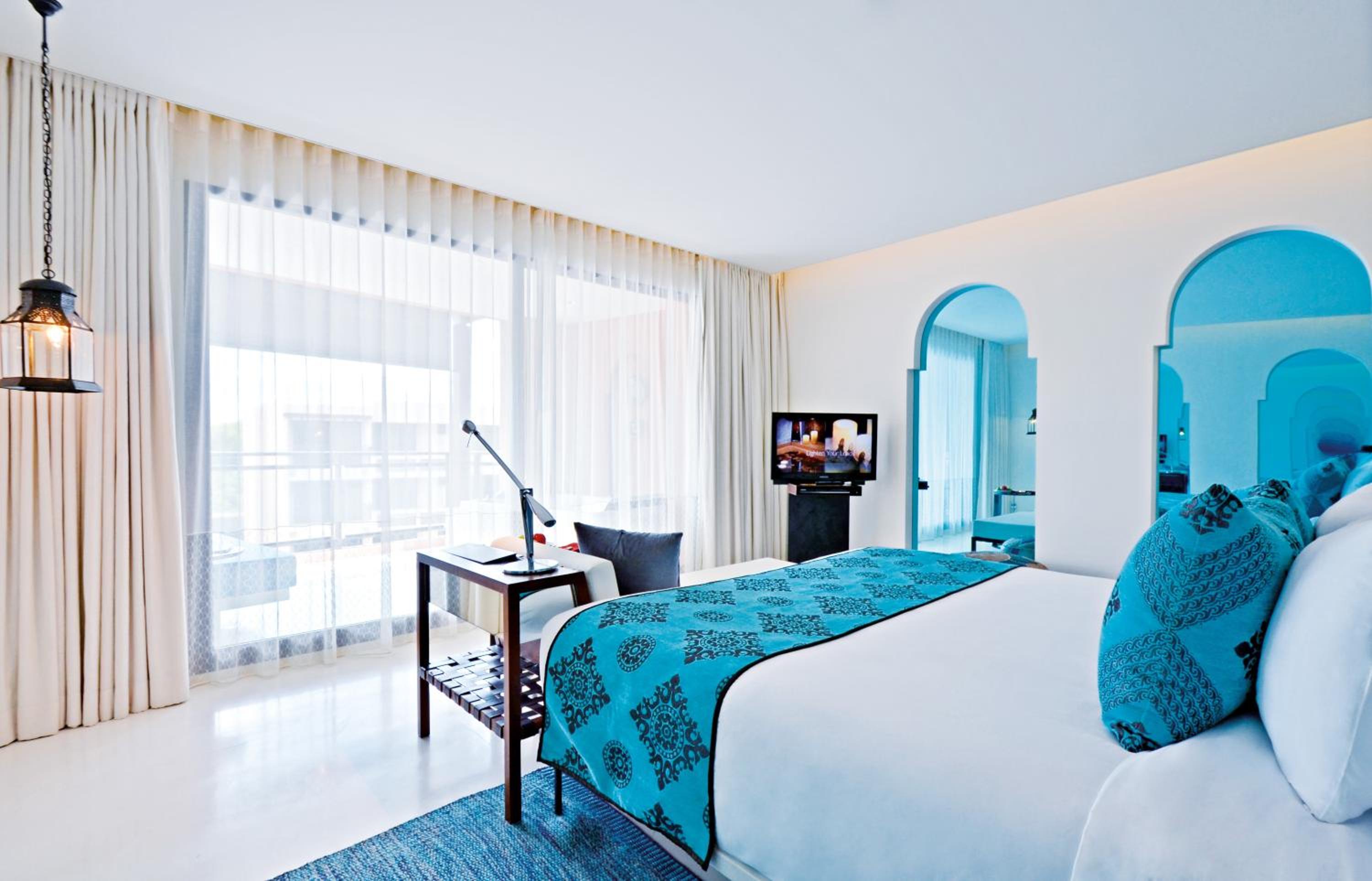 Junior Suite with Pool View - Photo 2
