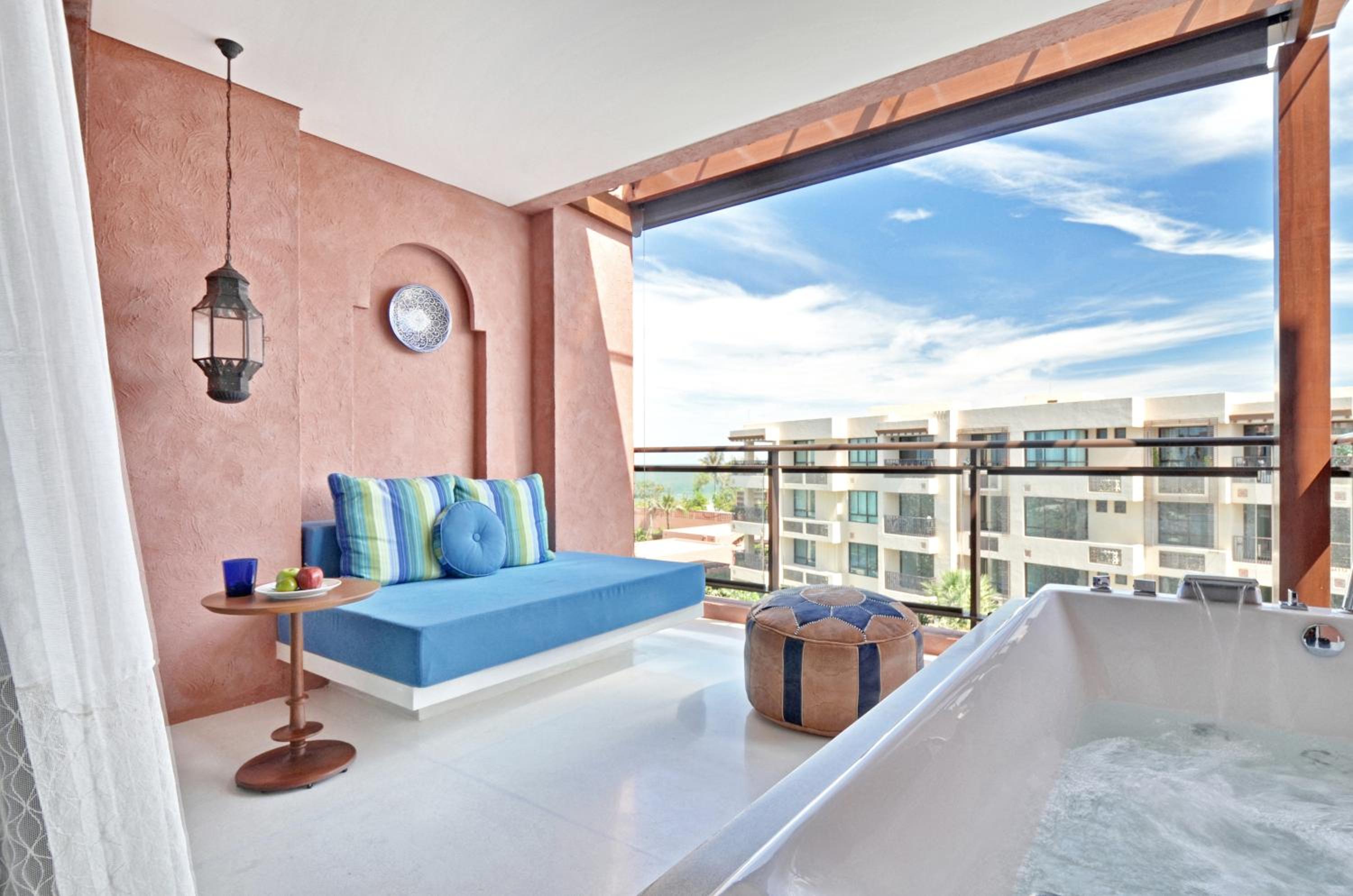 Junior Suite with Pool View - Photo 12