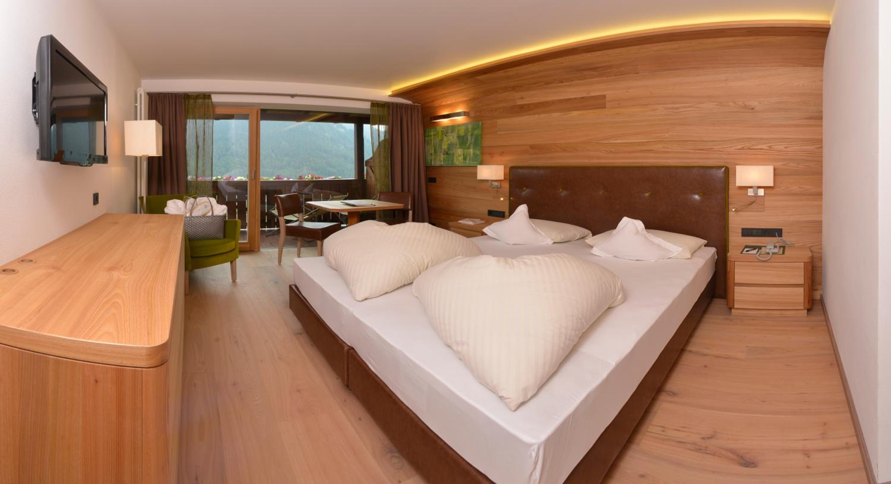 Superior Panorama Double or Twin Room with Balcony  - Photo 6