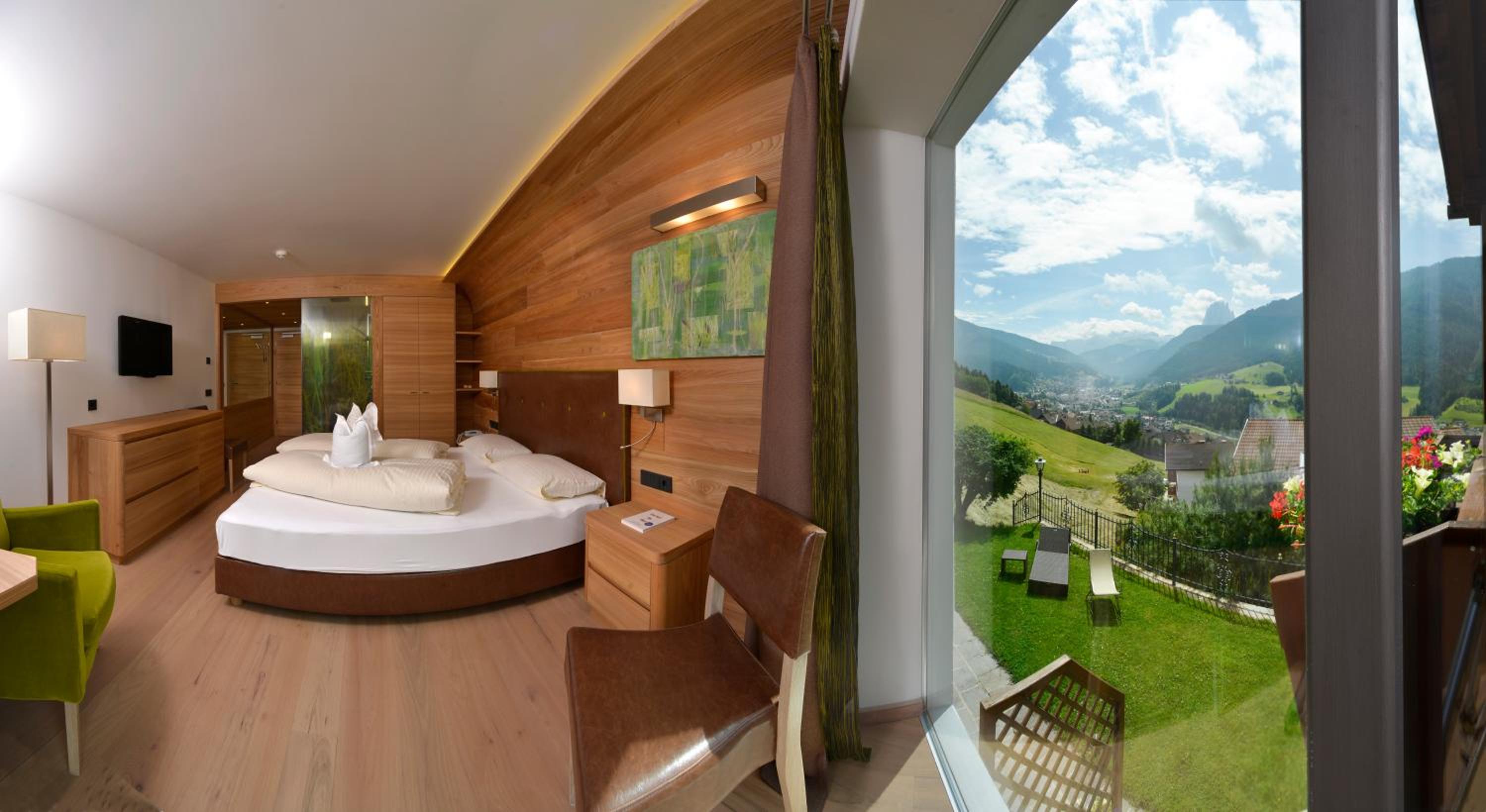 Superior Panorama Double or Twin Room with Balcony  - Photo 4