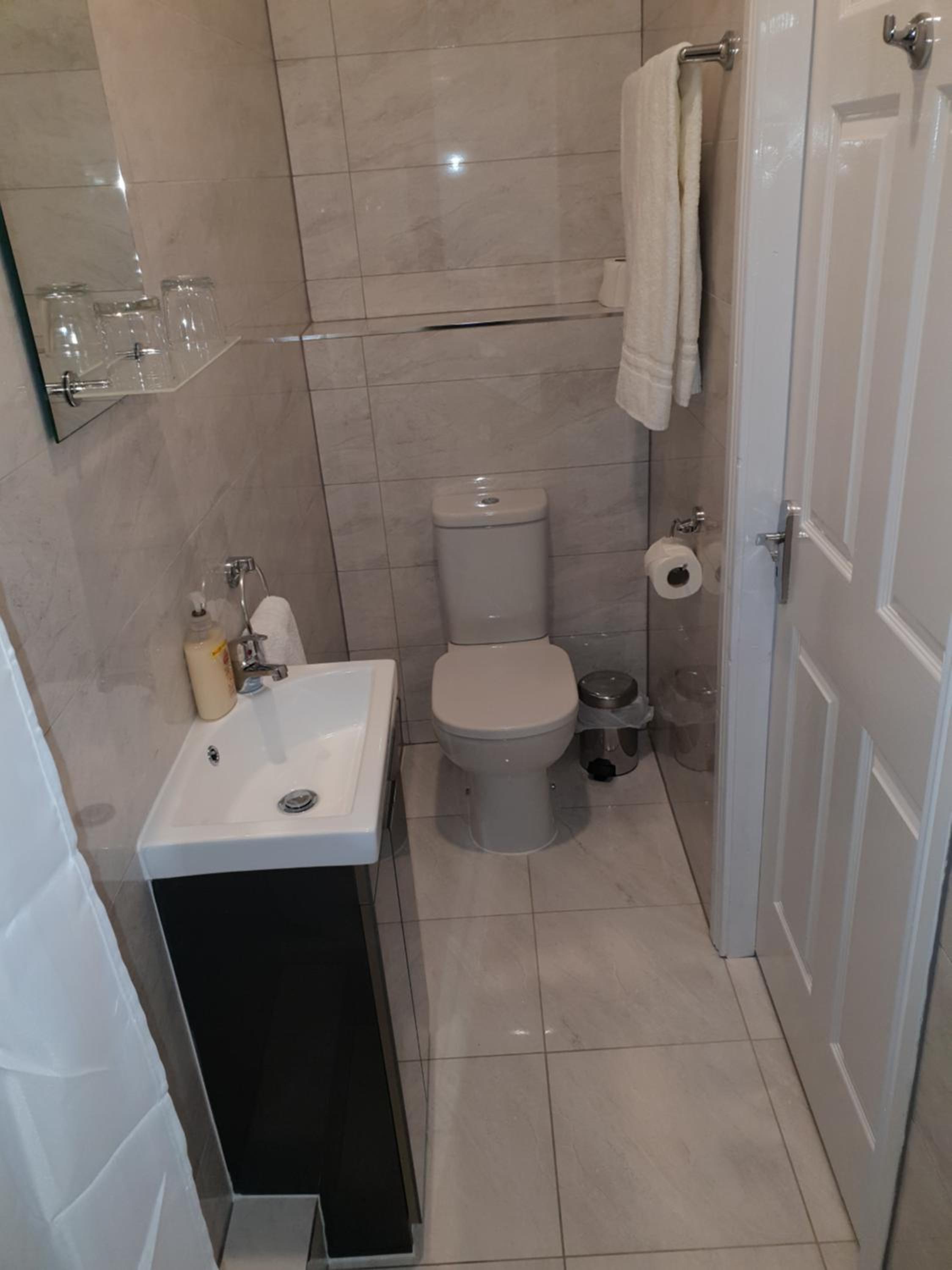 Deluxe Double Room - Photo 8