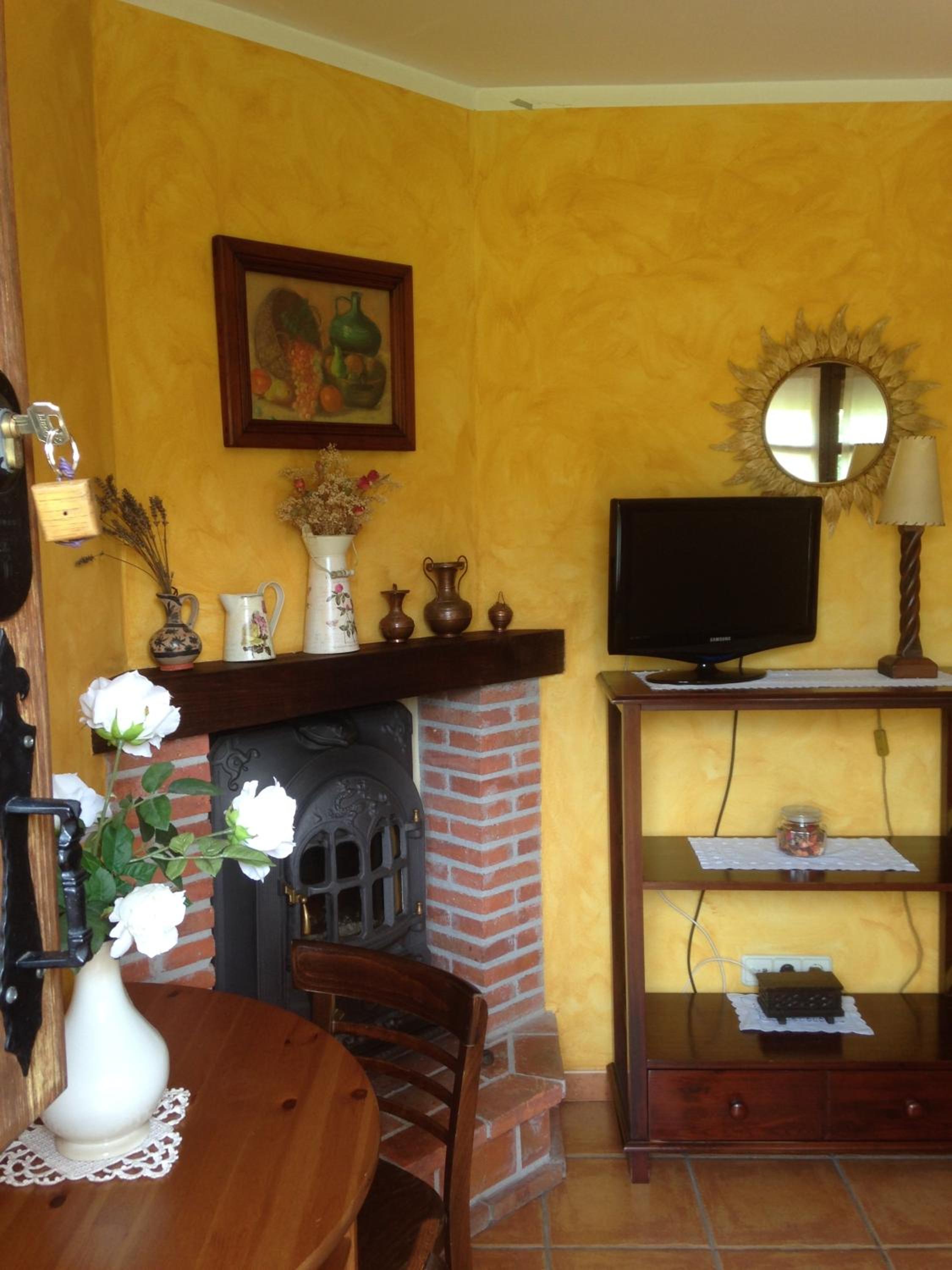 One-Bedroom Apartment - Photo 1