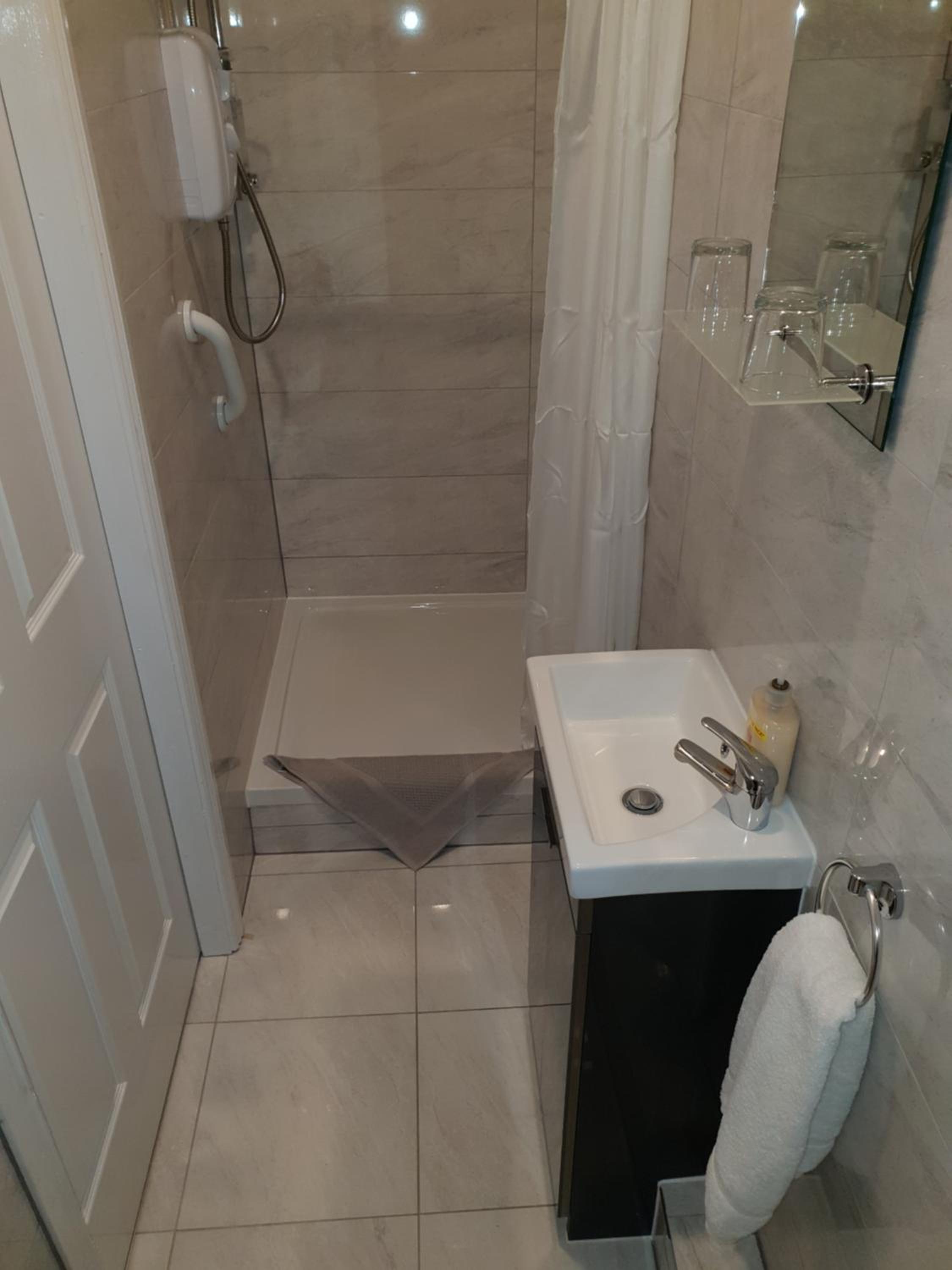 Deluxe Double Room - Photo 13