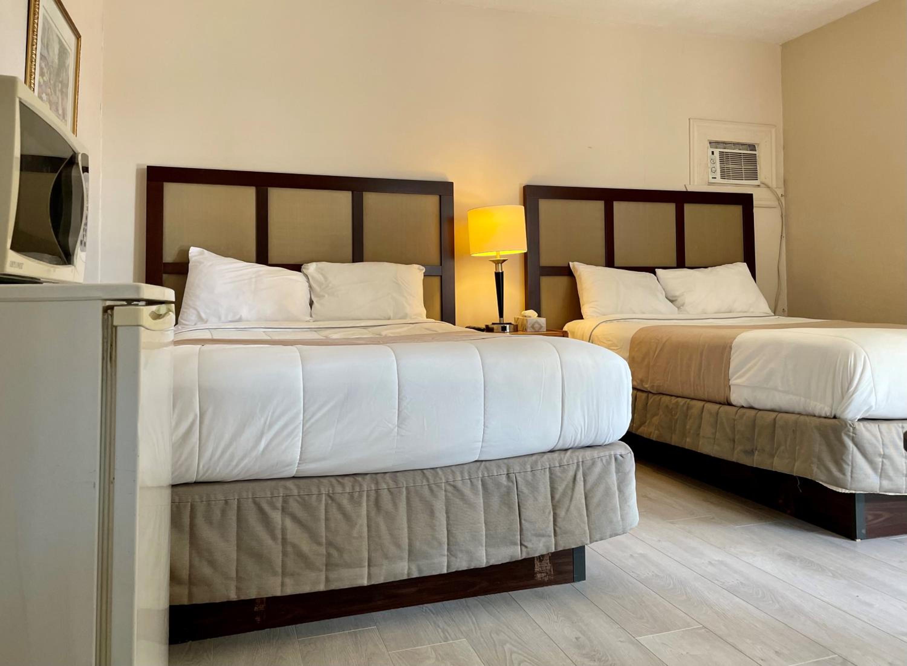 Double Room with Two Double Beds - Photo 1