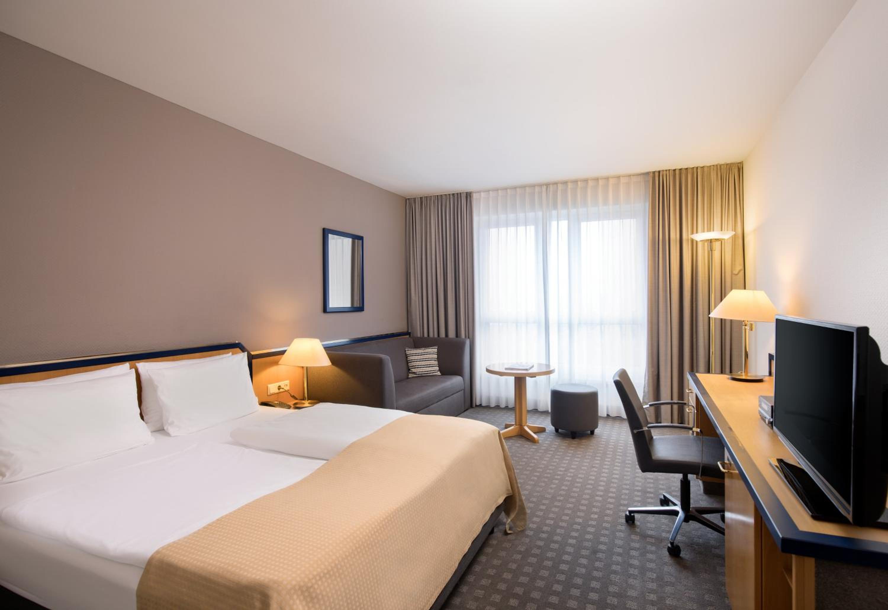 Room with Queensize Bed - High Floor