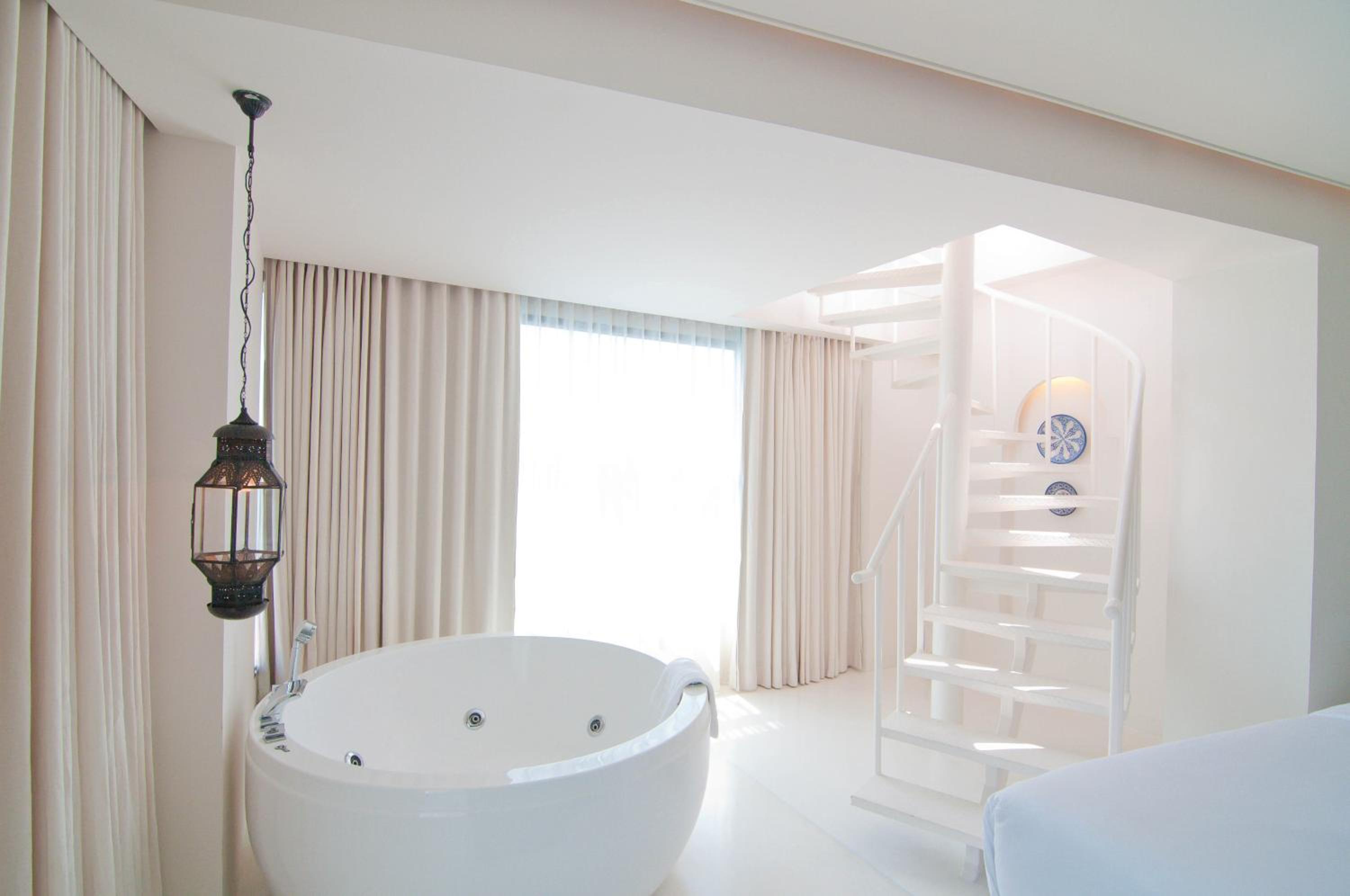 Celestial Suite In-Bedroom Jacuzzi - Photo 5