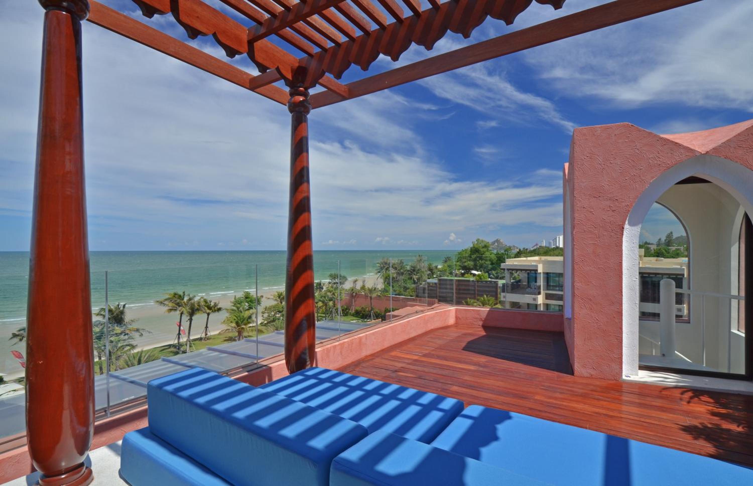 Celestial Suite In-Bedroom Jacuzzi - Photo 4