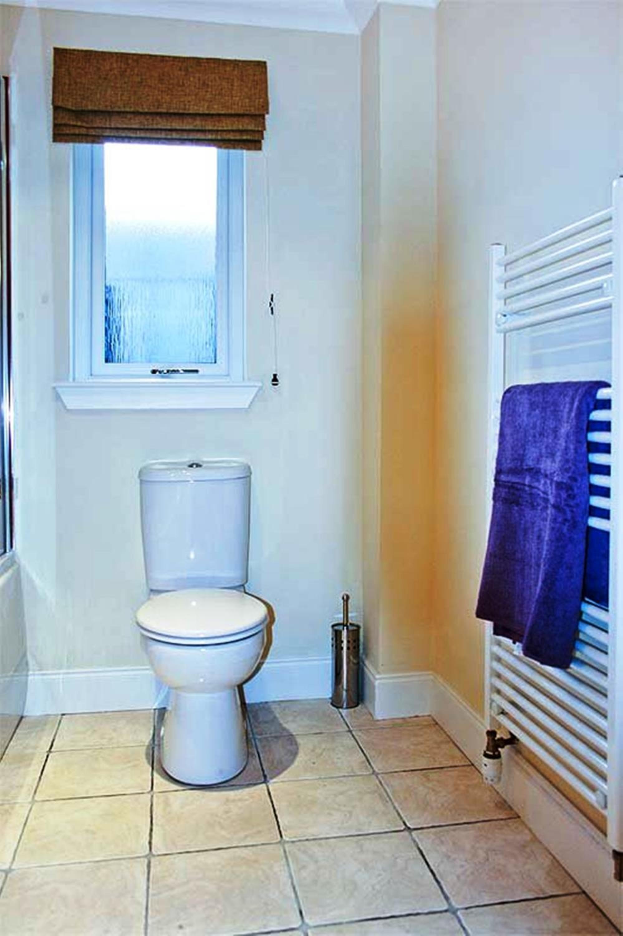 Family Room with Private Bathroom - Photo 2