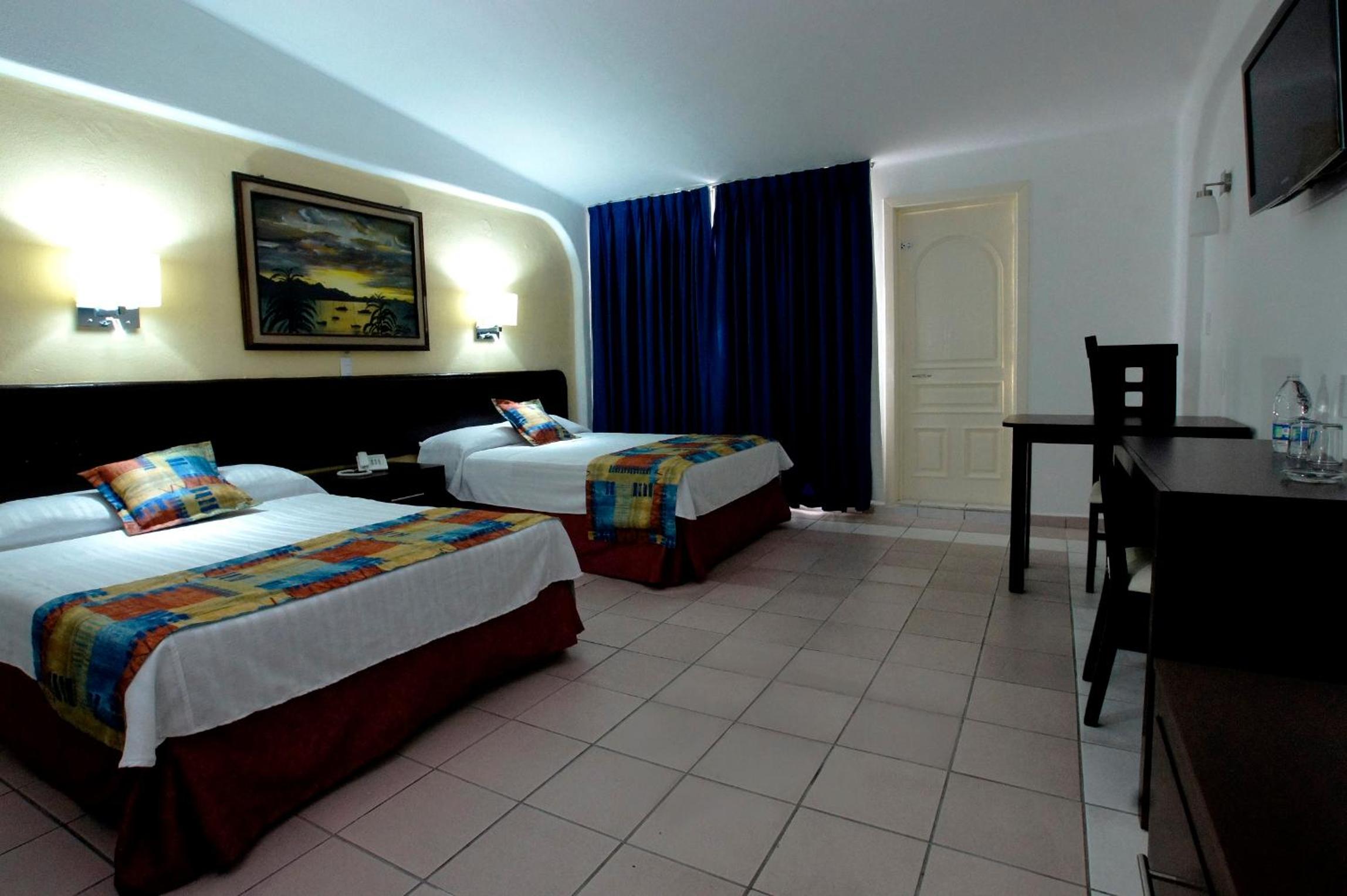 Double Room with Two Double Beds photo 2