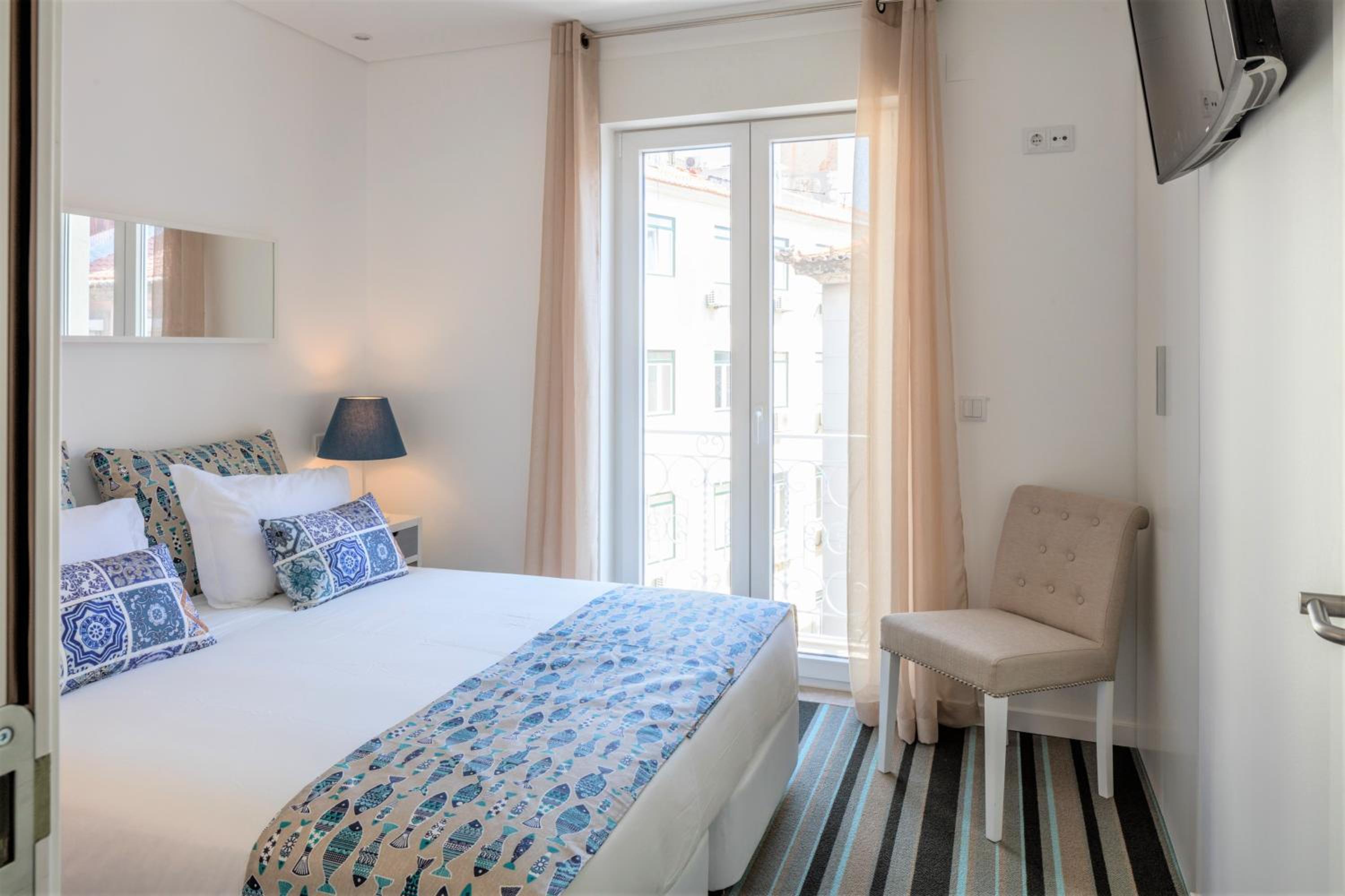 Standard Double or Twin Room with Balcony - Photo 7