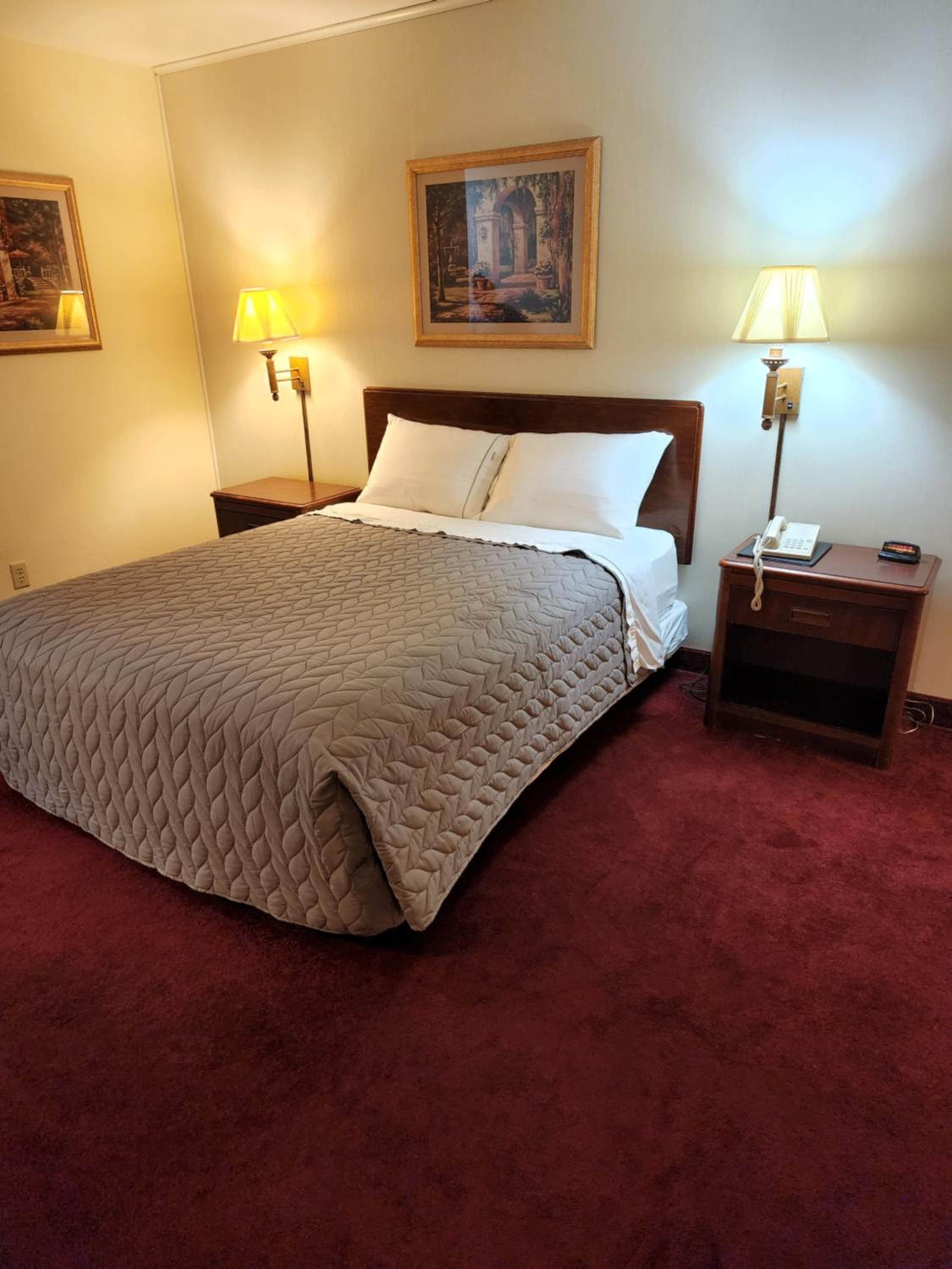 Queen Room - Non-Smoking - Photo 6