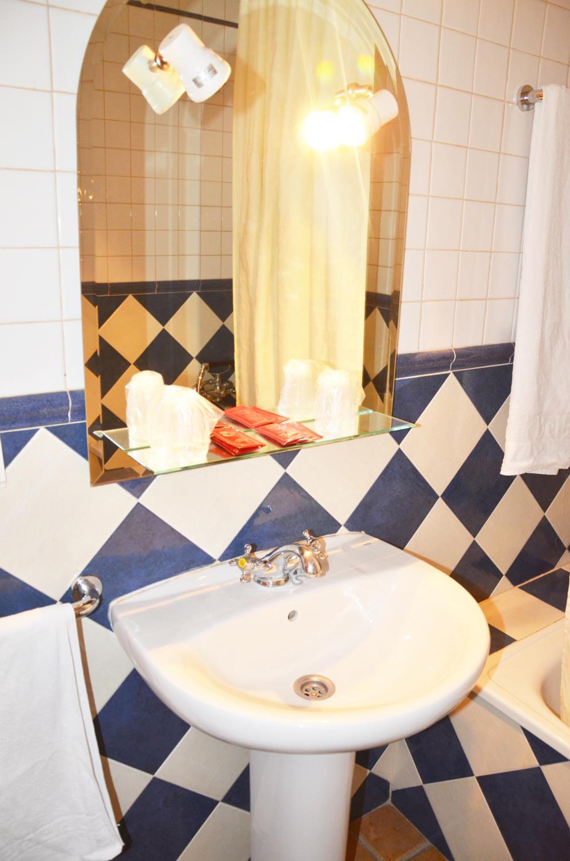 Double or Twin Room - Photo 3