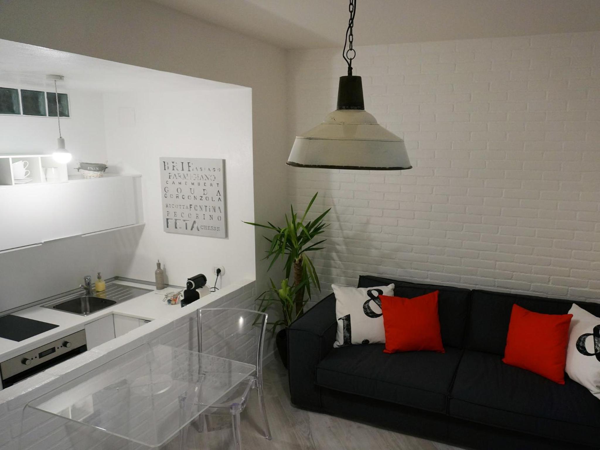 One-Bedroom Apartment - Photo 1