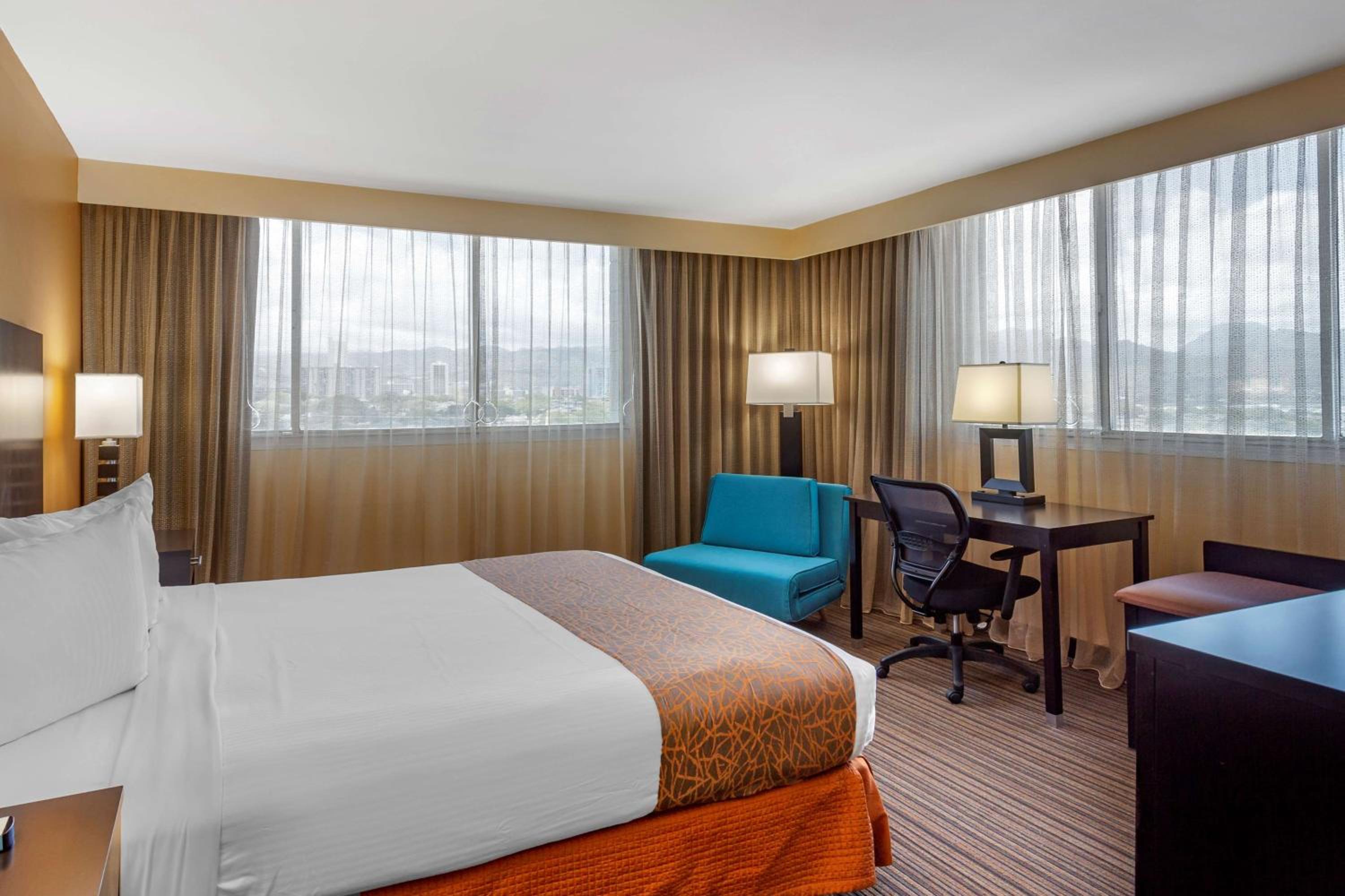 King Tower Room with Sofa Bed and Roll-In Shower - View/Disability Access/Non-Smoking - Photo 1
