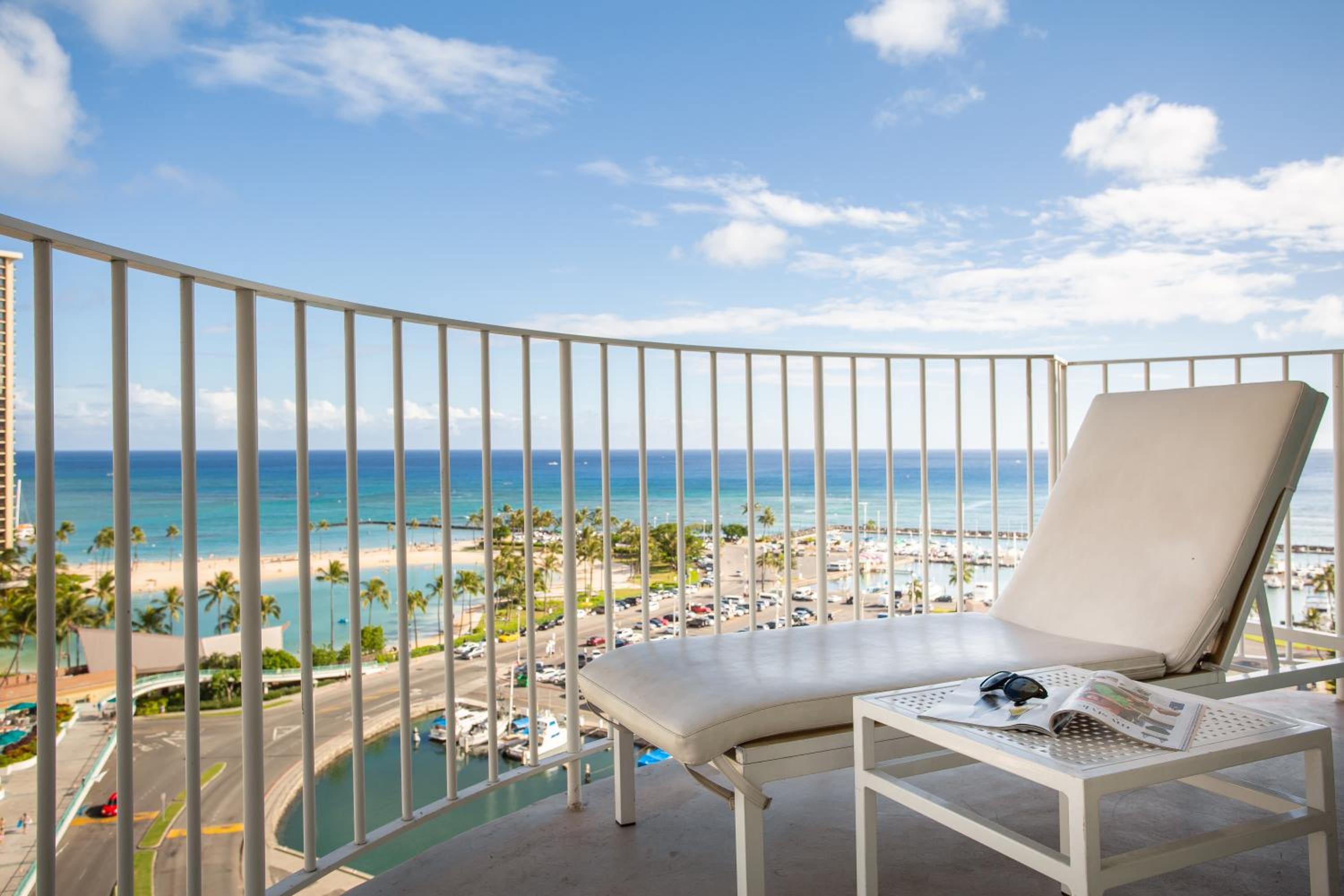 One-Bedroom King Suite - Oceanfront - Photo 5