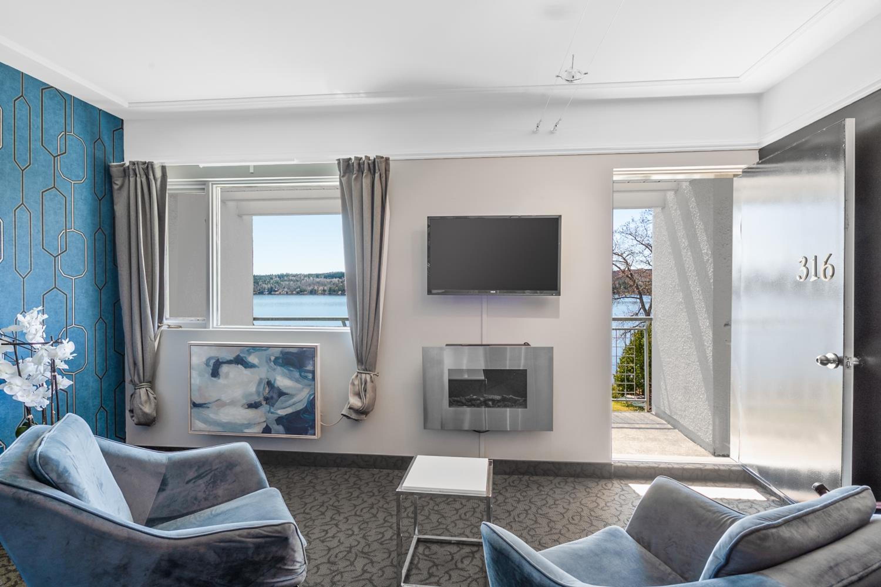 Superior King Room with Lake View
