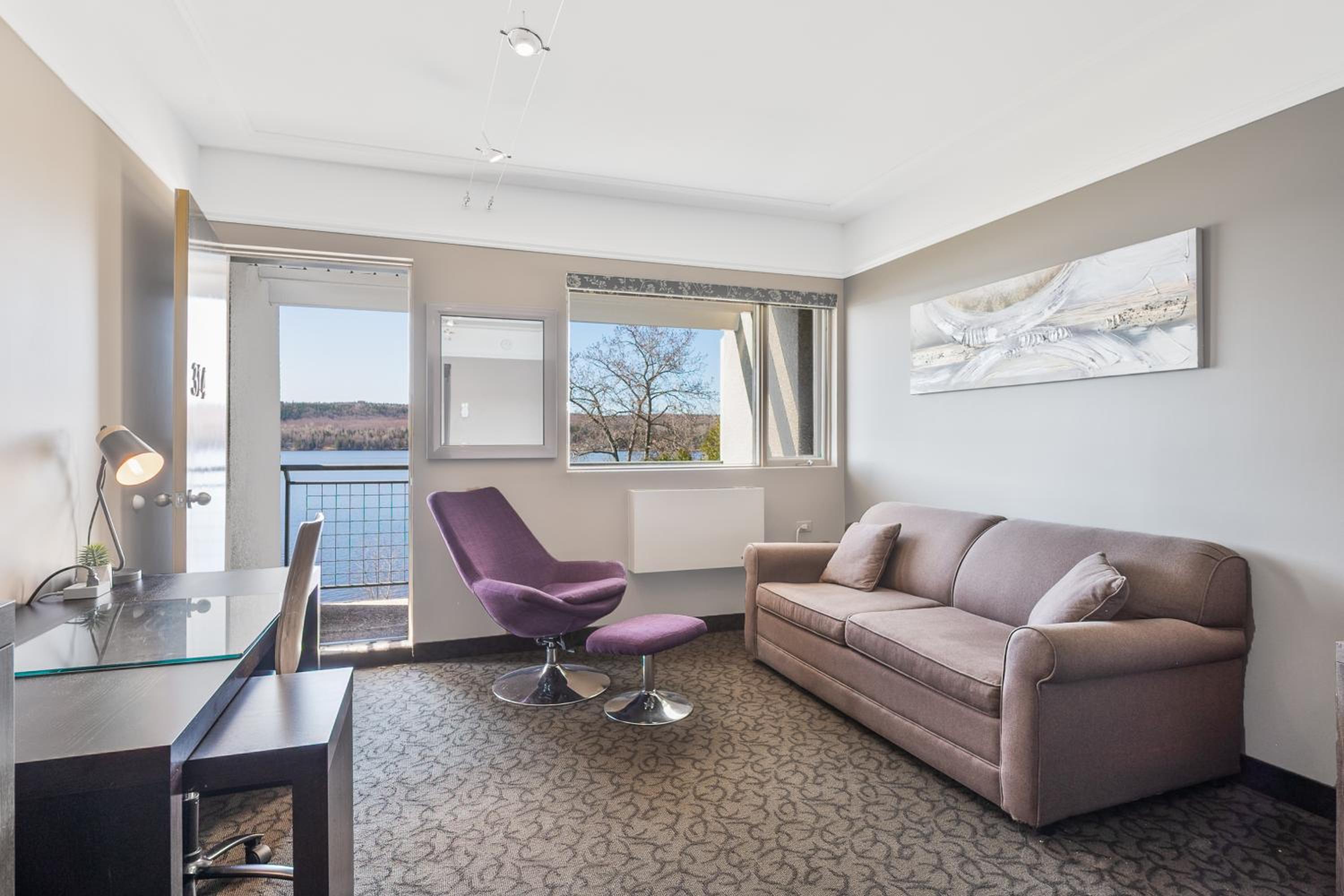 Superior Queen Room with Lake View