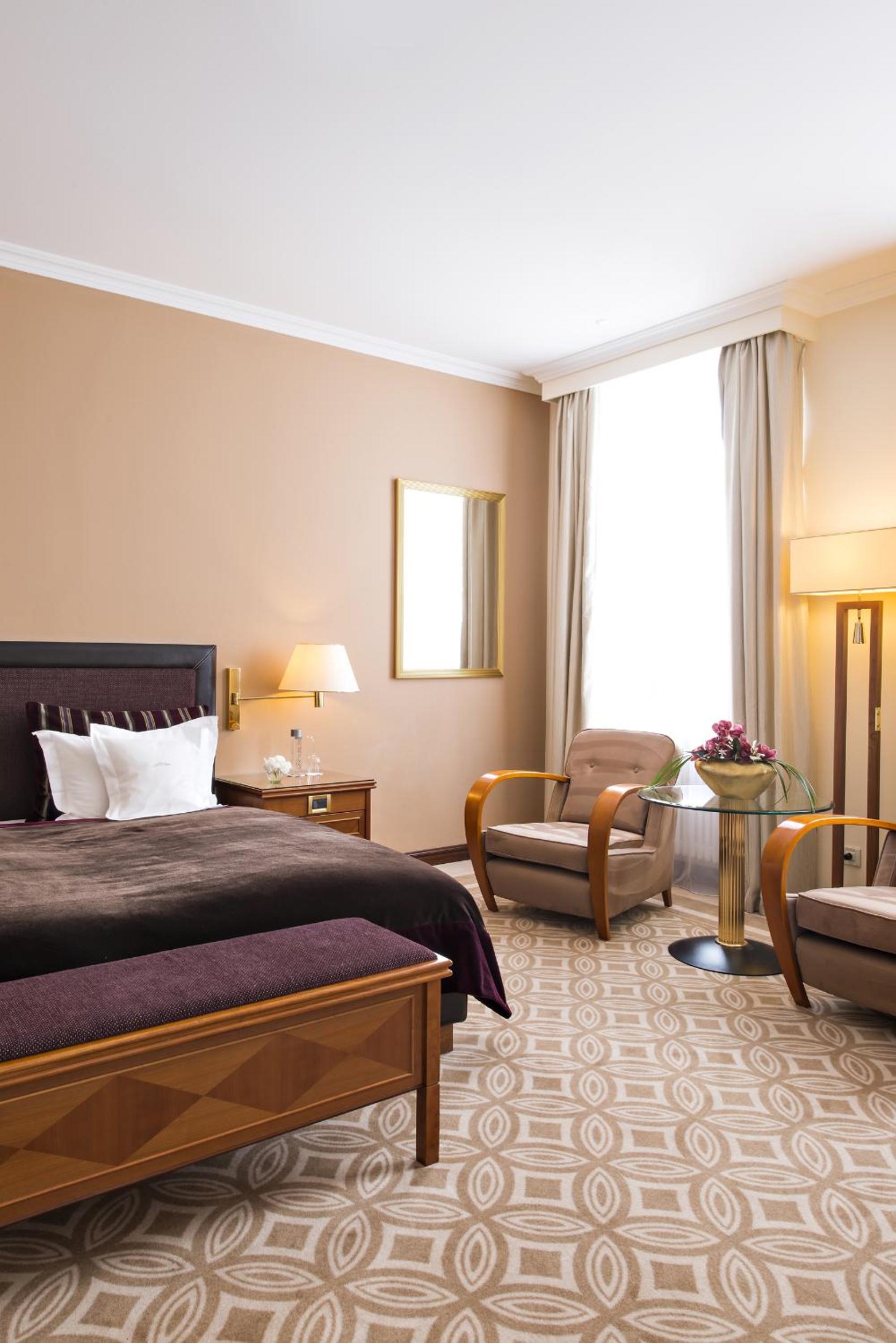 Deluxe Junior Suite thumbnail 6