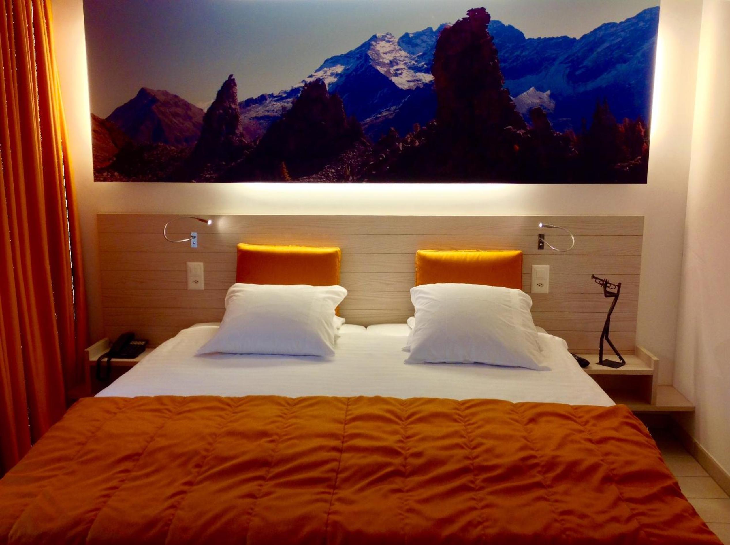 Suite with Lake View