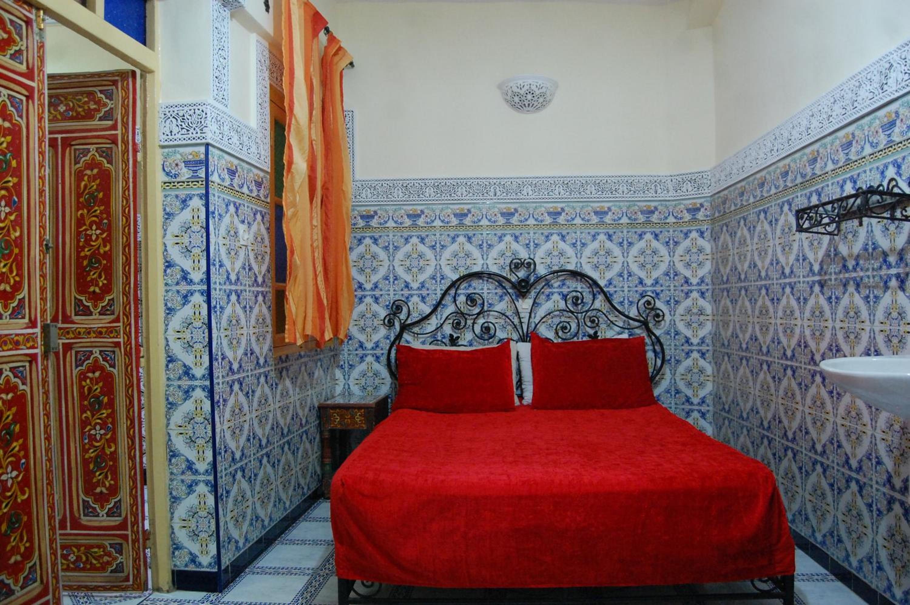 Double Room with Private Bathroom - Photo 11