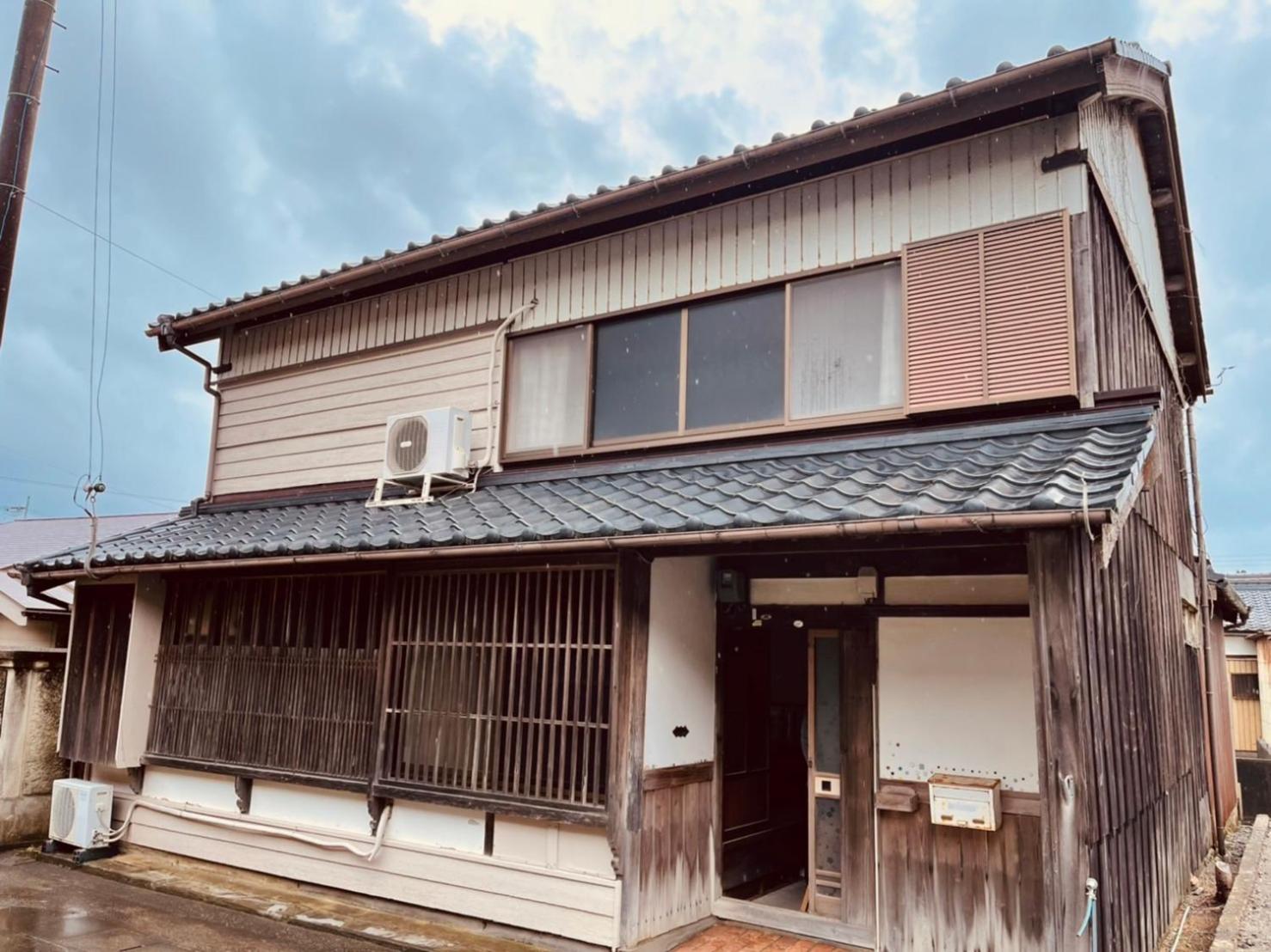 Three-Bedroom House - Photo 45