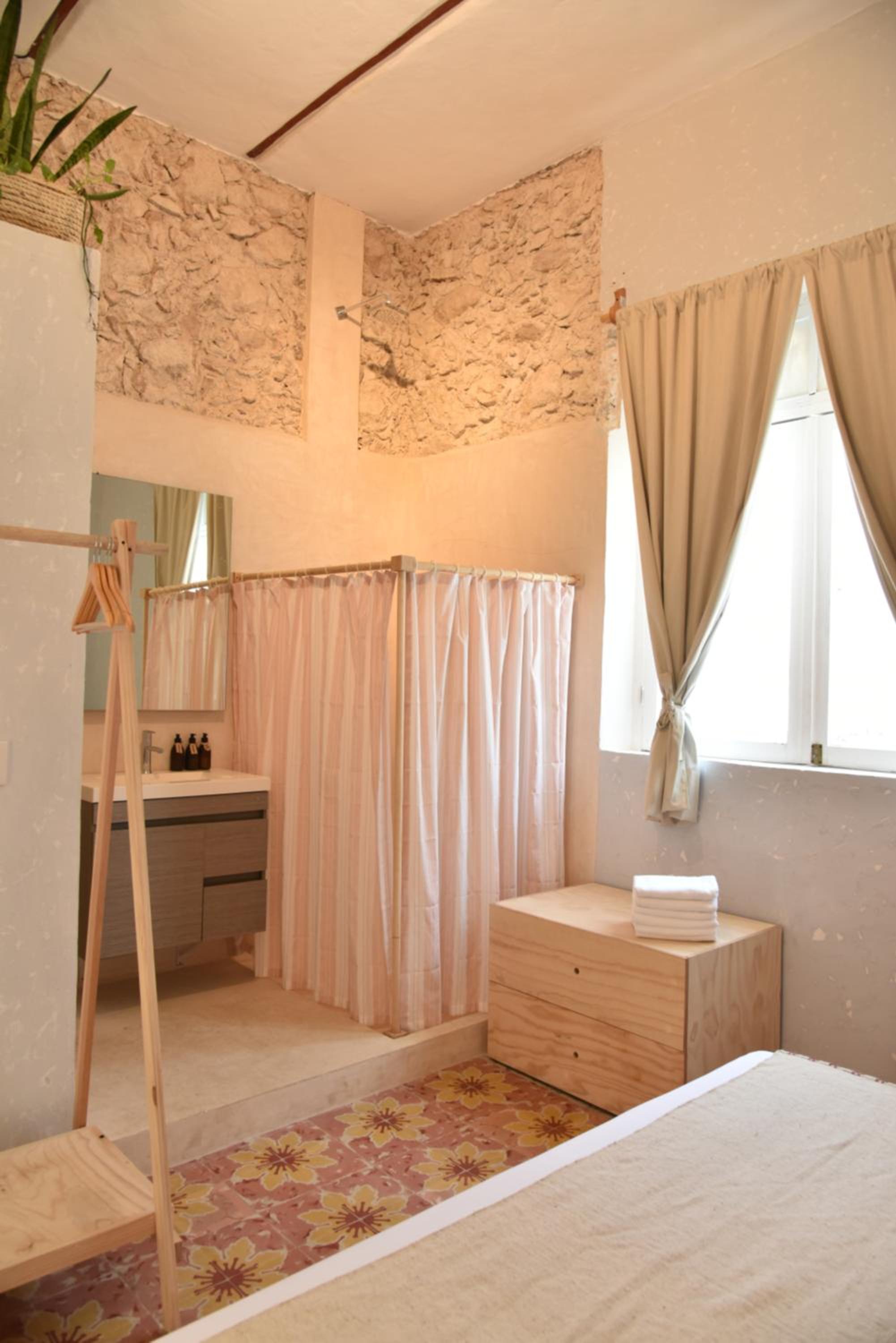 Deluxe Room - Photo 3
