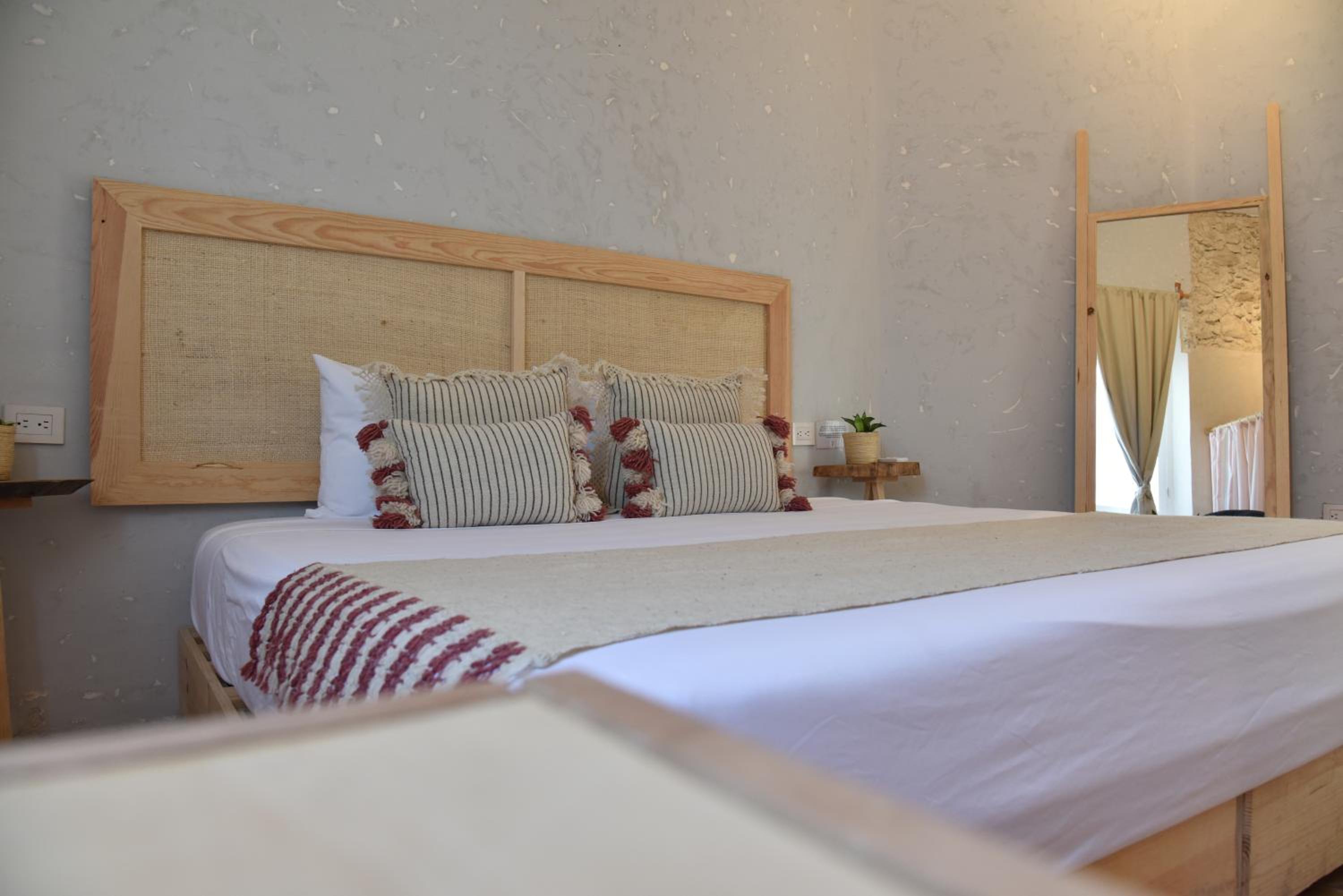 Deluxe Room - Photo 4