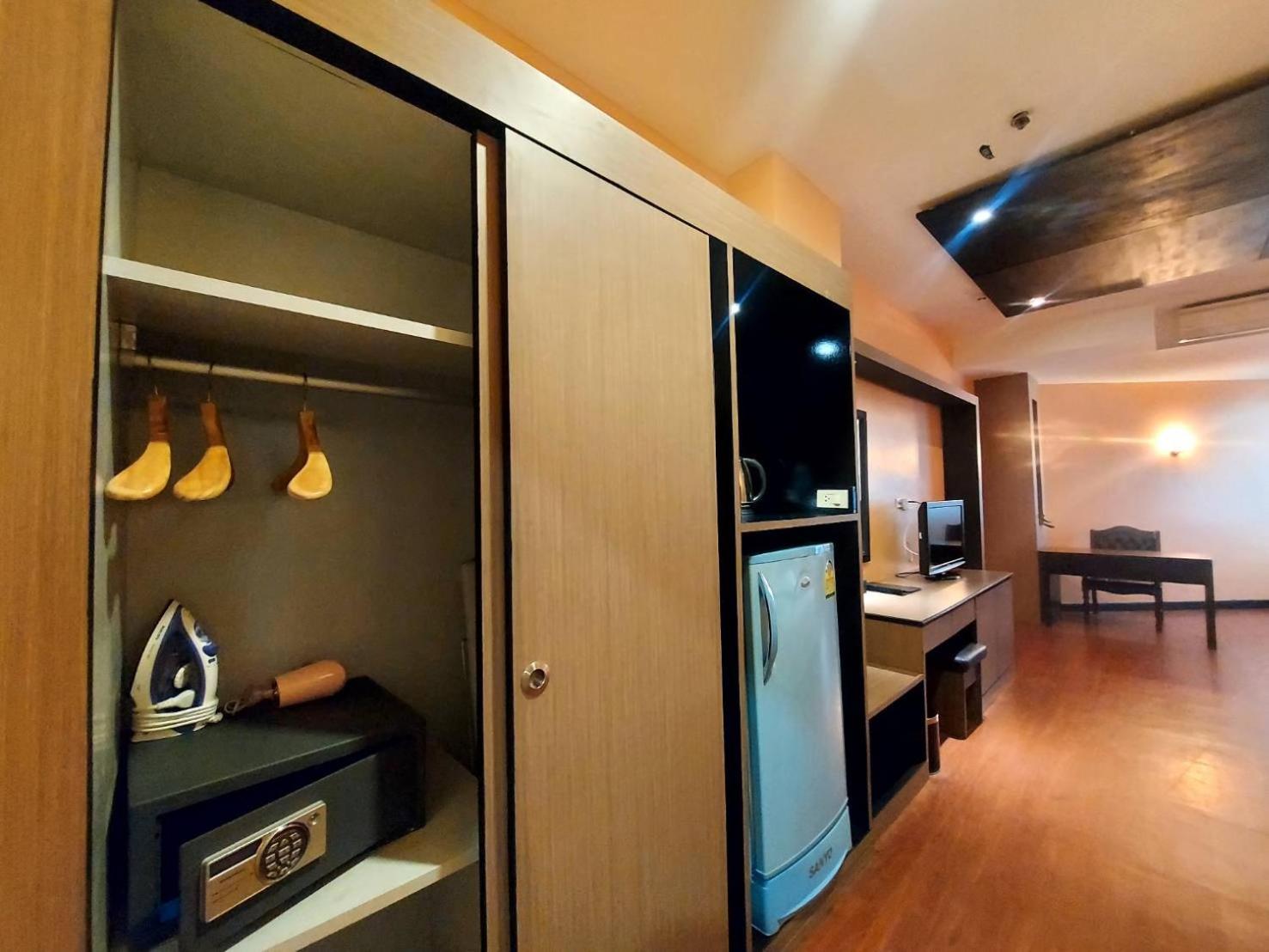 Superior King Room photo 2