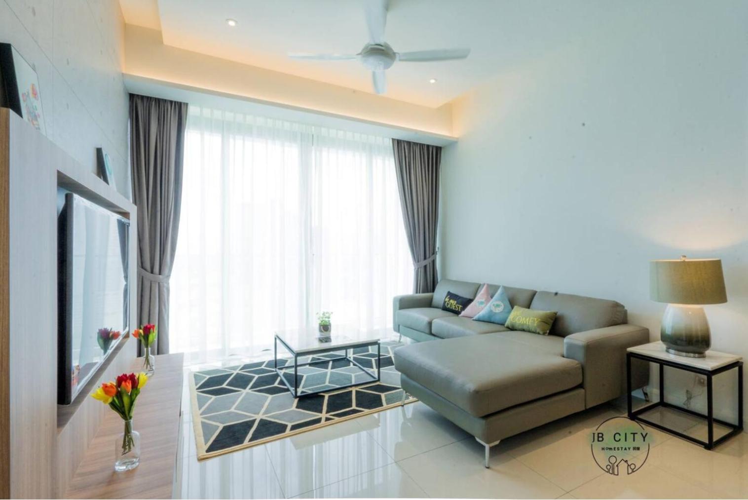 Apartment With Balcony photo 3