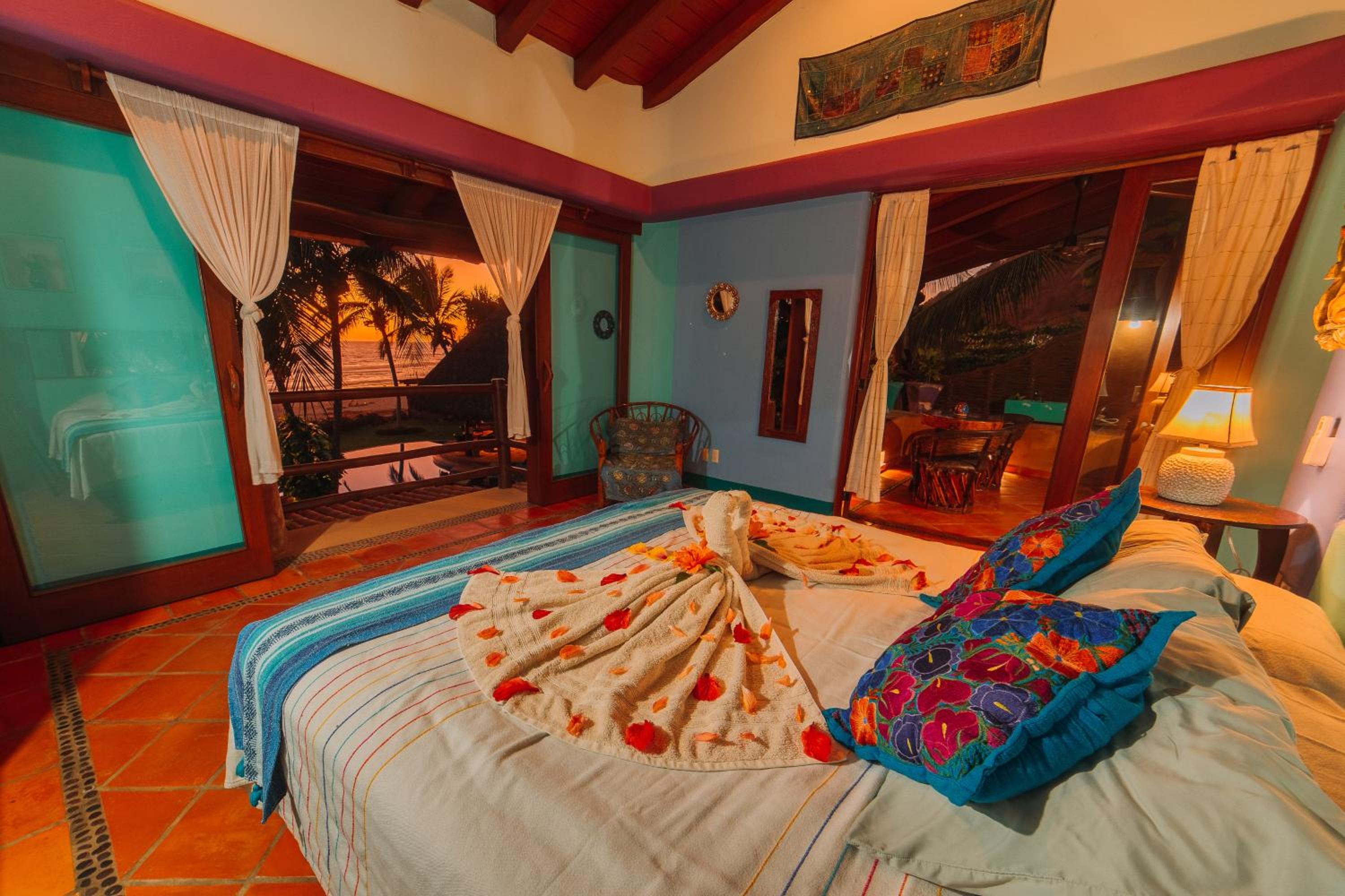 Deluxe King Room - Photo 1