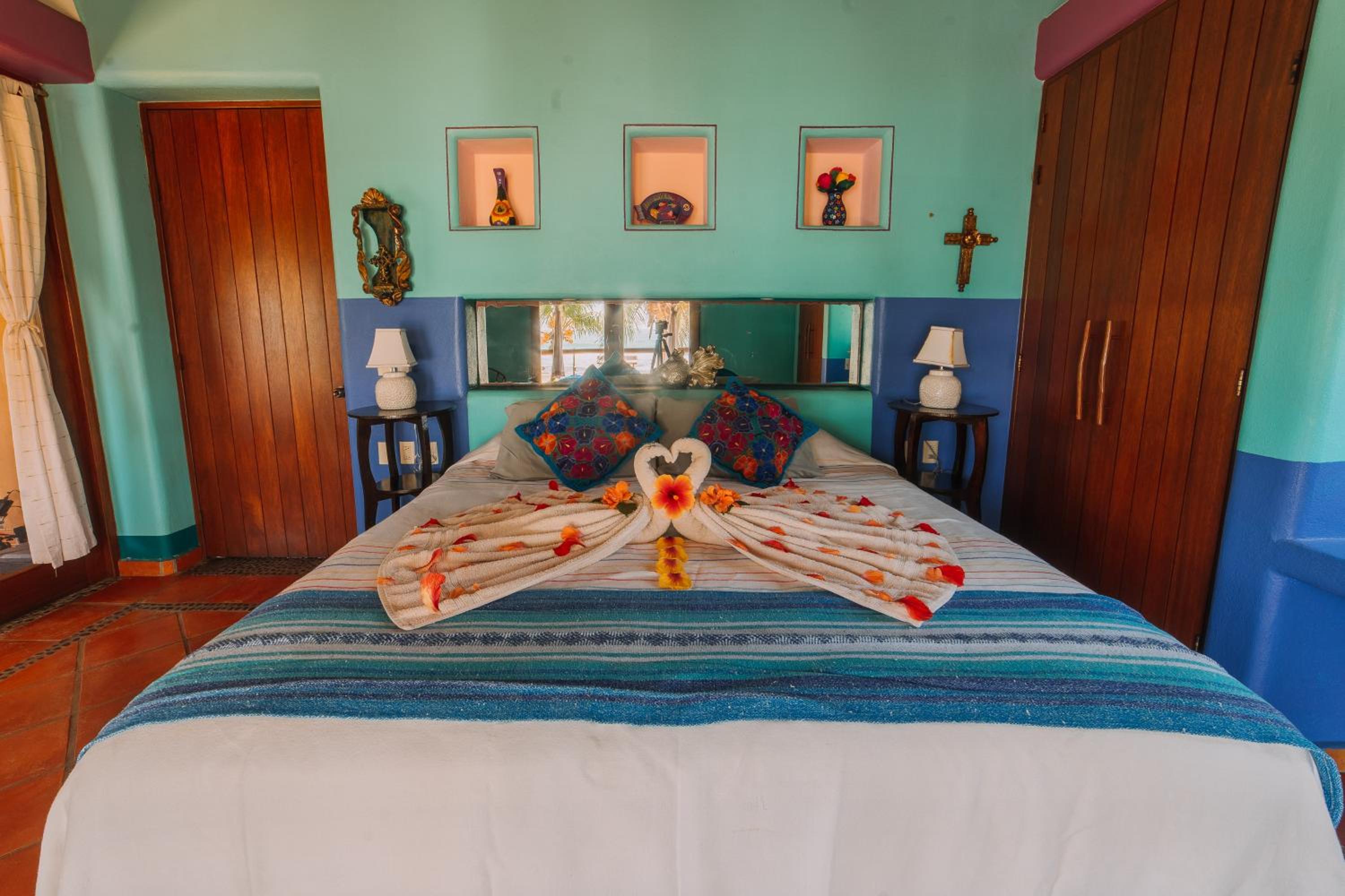 Deluxe King Room - Photo 6