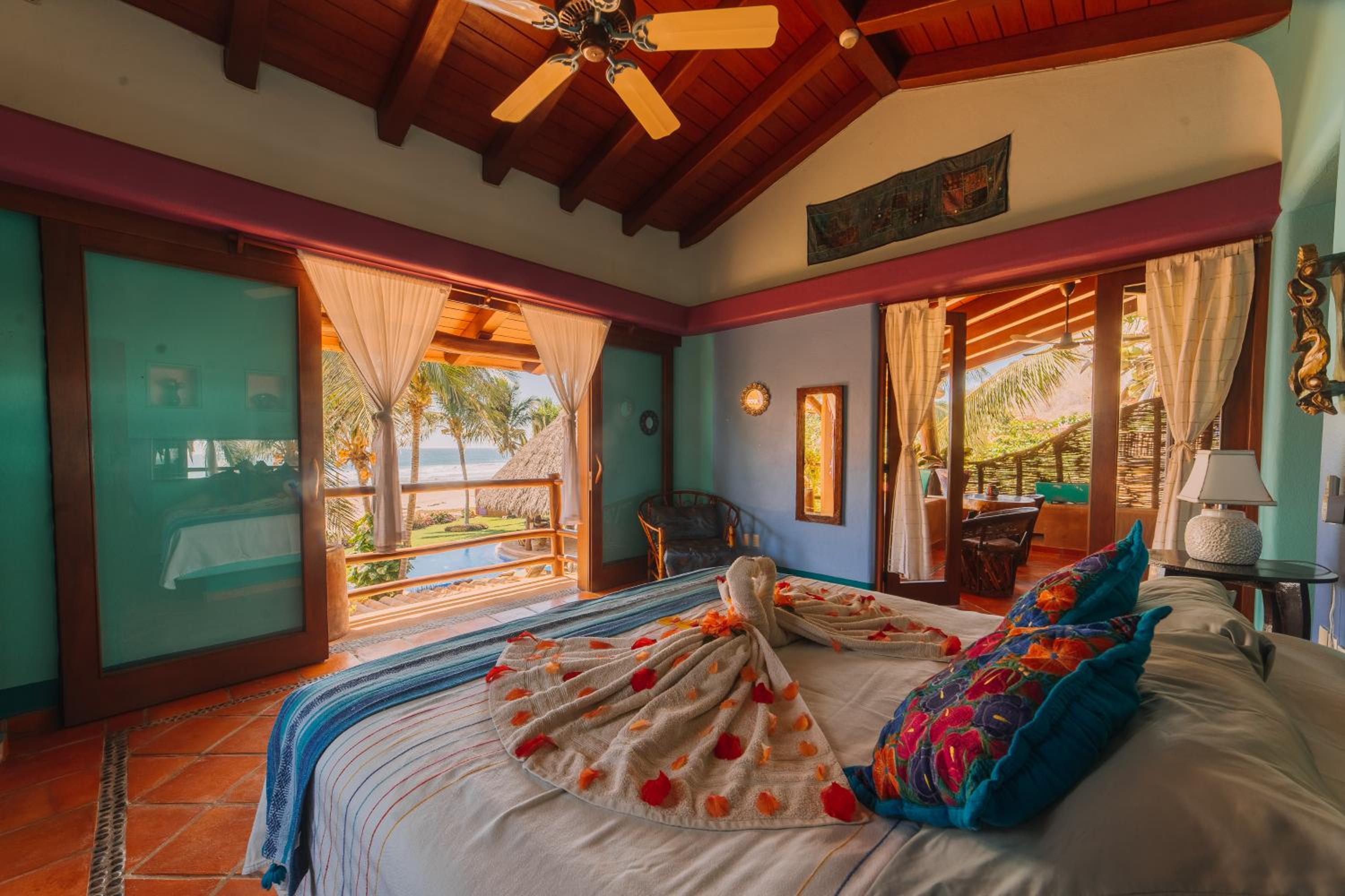 Deluxe King Room - Photo 4