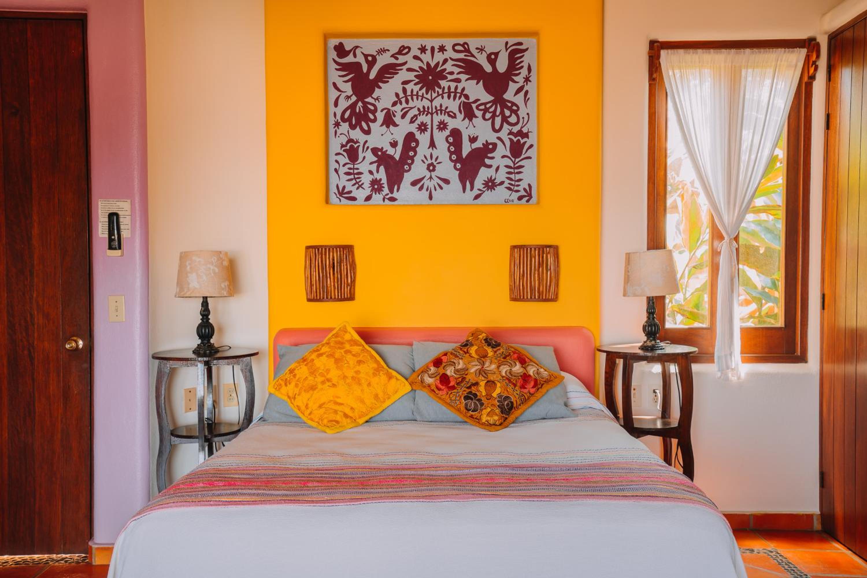 Deluxe Queen Room - Photo 3